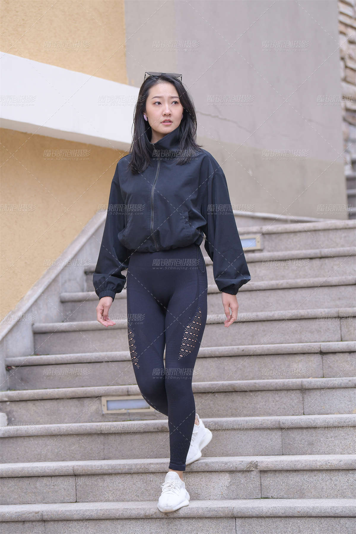 【街拍之魂模拍大赛作品】黑色紧身瑜伽裤美女-日更街拍