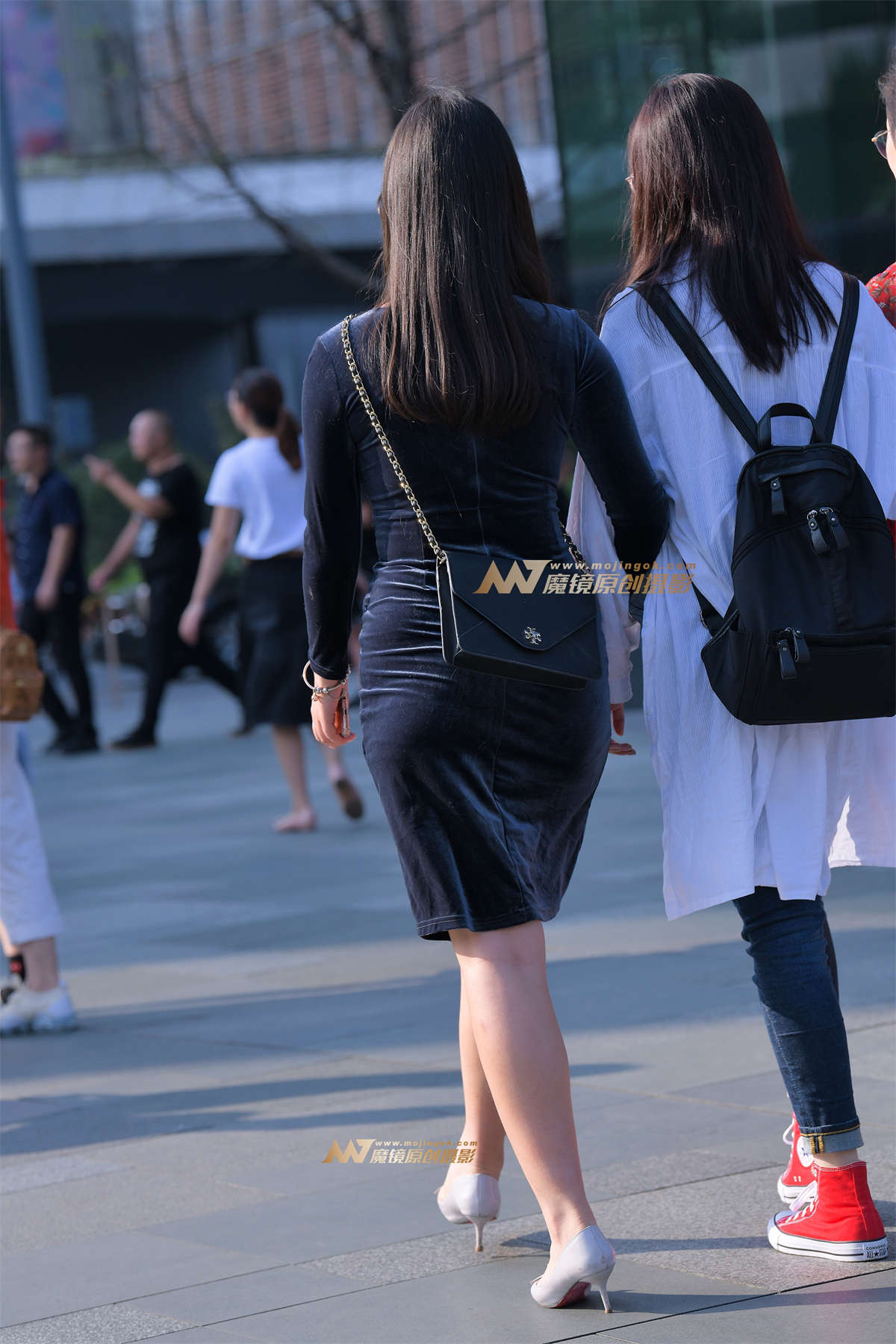 【街拍之魂赛帖】紧身包臀美腿插图1