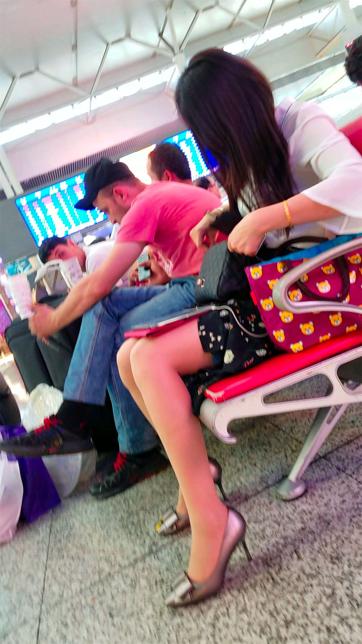 图片[2]-[4K高清视频]就要发车了是不是找不到票-日更街拍