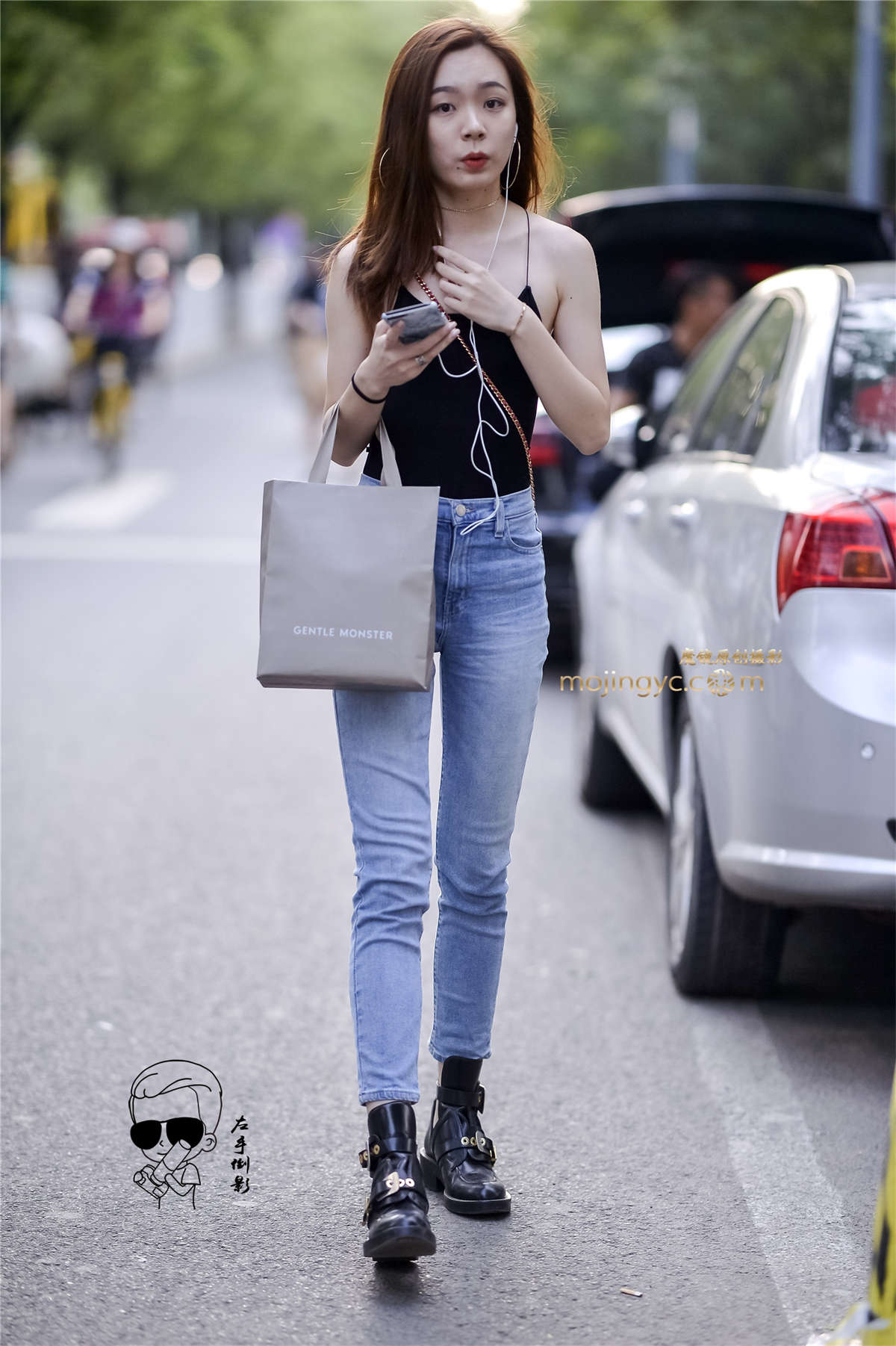 露美背性感迷人-日更街拍