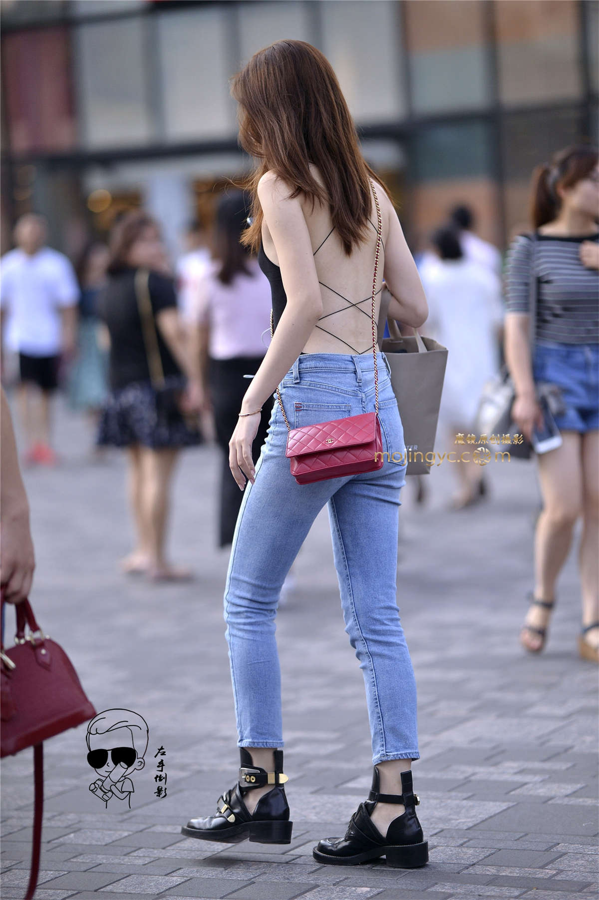 图片[2]-露美背性感迷人-日更街拍