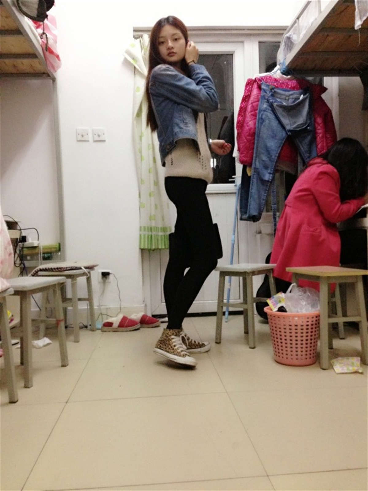 图片[2]-织梦行影摄影作品 第025期 宿舍粉袜帆布鞋-日更街拍