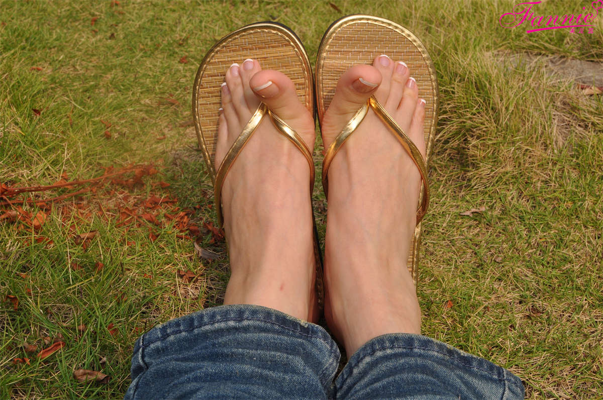 Fannie芬妮美足园NO.557 深秋故事 人字拖-日更街拍