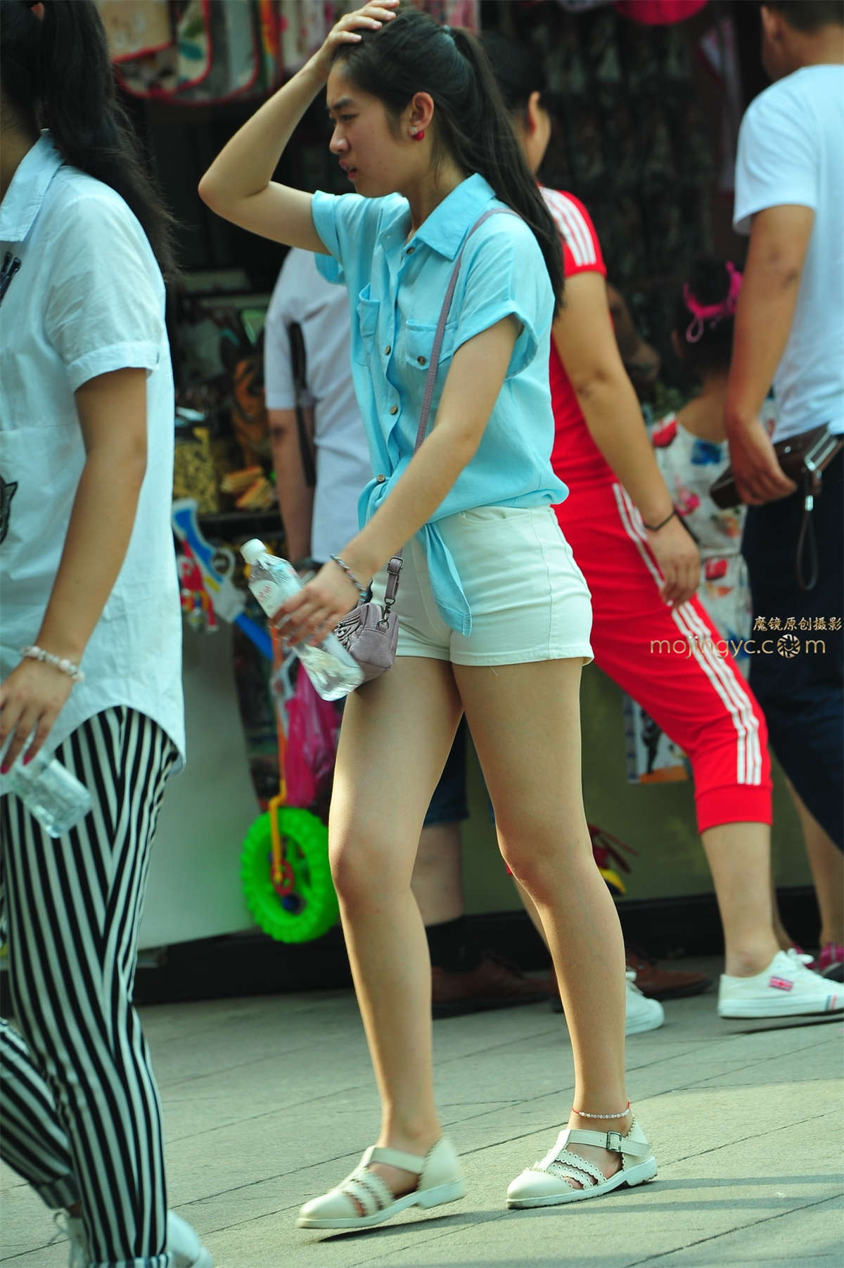 图片[2]-2016-07-19极品翘臀紧身小白裤少女75张-日更街拍