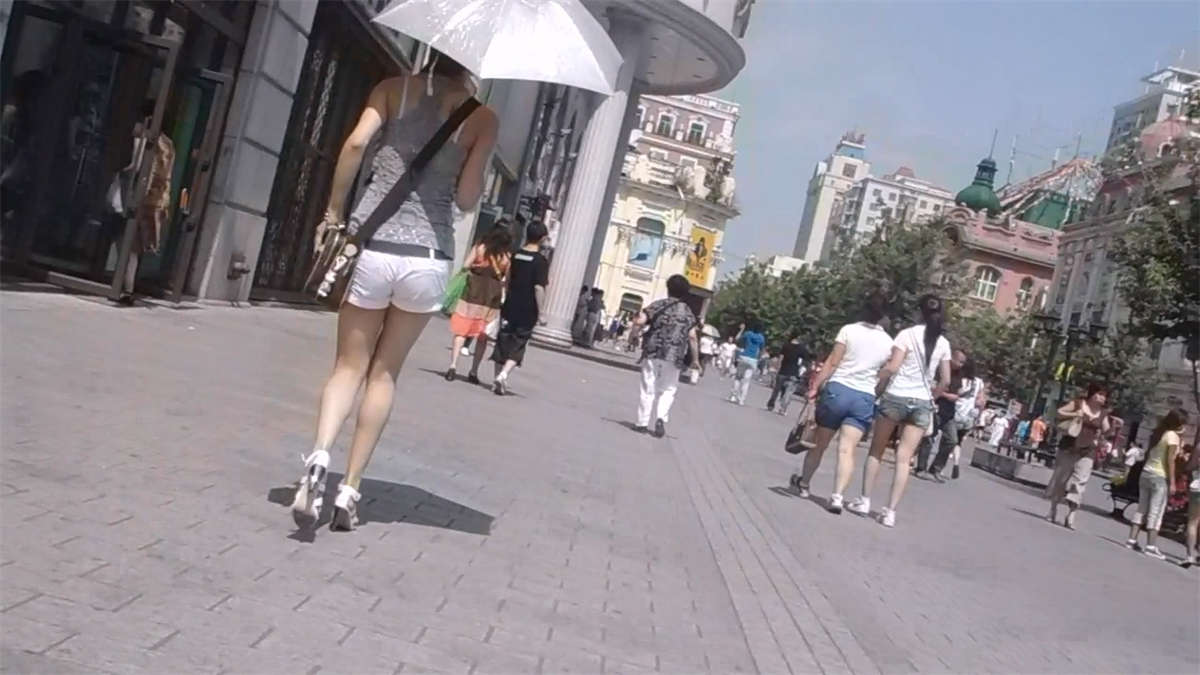 漂亮MM逛商场-日更街拍