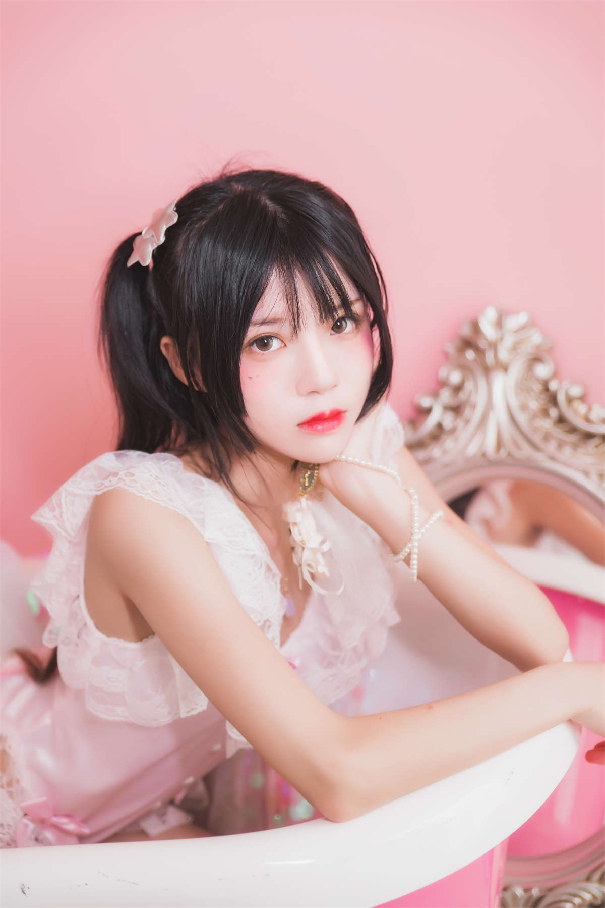 桜桃喵 – 冬眠系列 粉色浴缸-日更街拍
