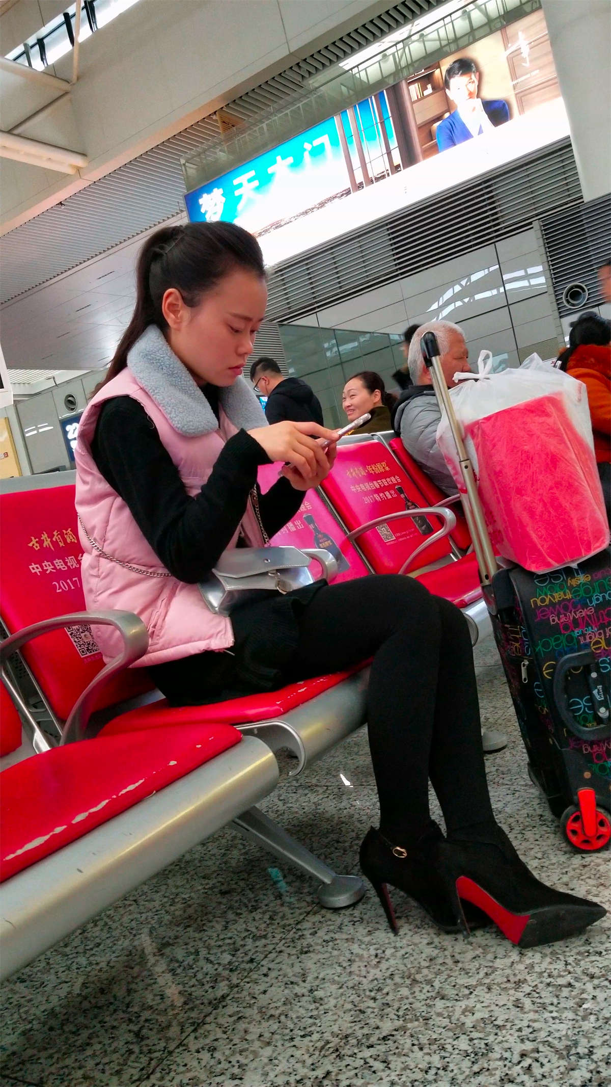 性感黑丝高跟街拍美腿-日更街拍
