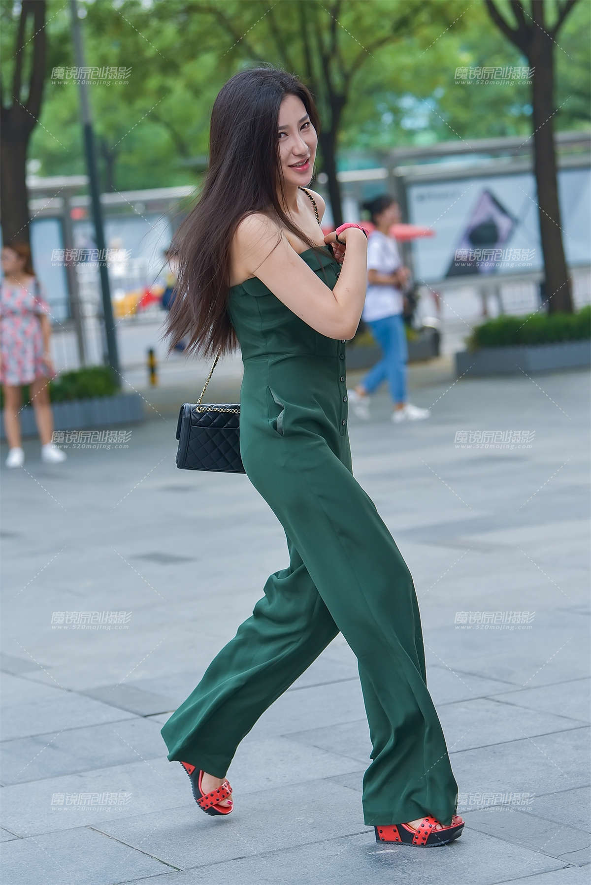 【补档】连体装气质美女插图1