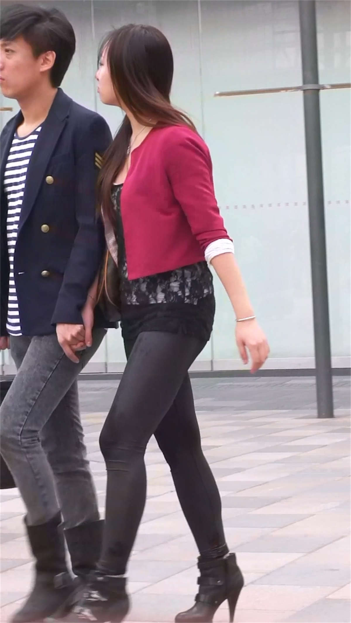 图片[2]-气质紧身裤美女-日更街拍