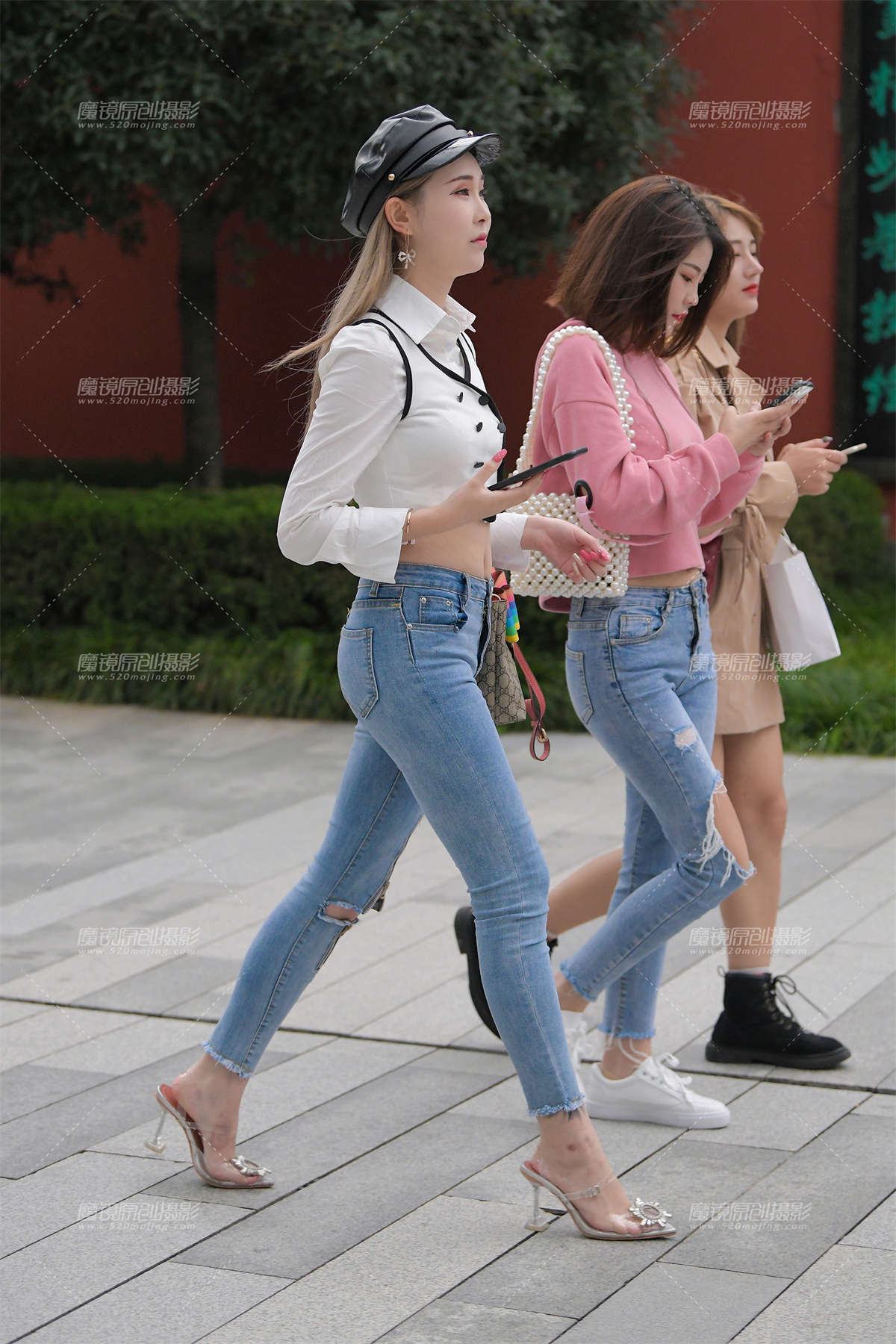 甜美，可爱翘臀紧牛小姐姐-日更街拍