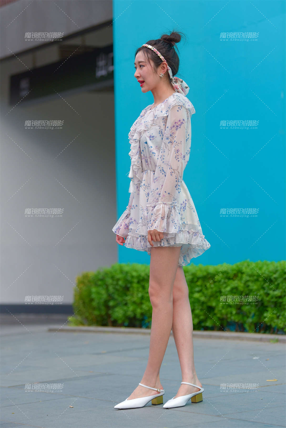 【补档】遛狗的长腿美女插图1