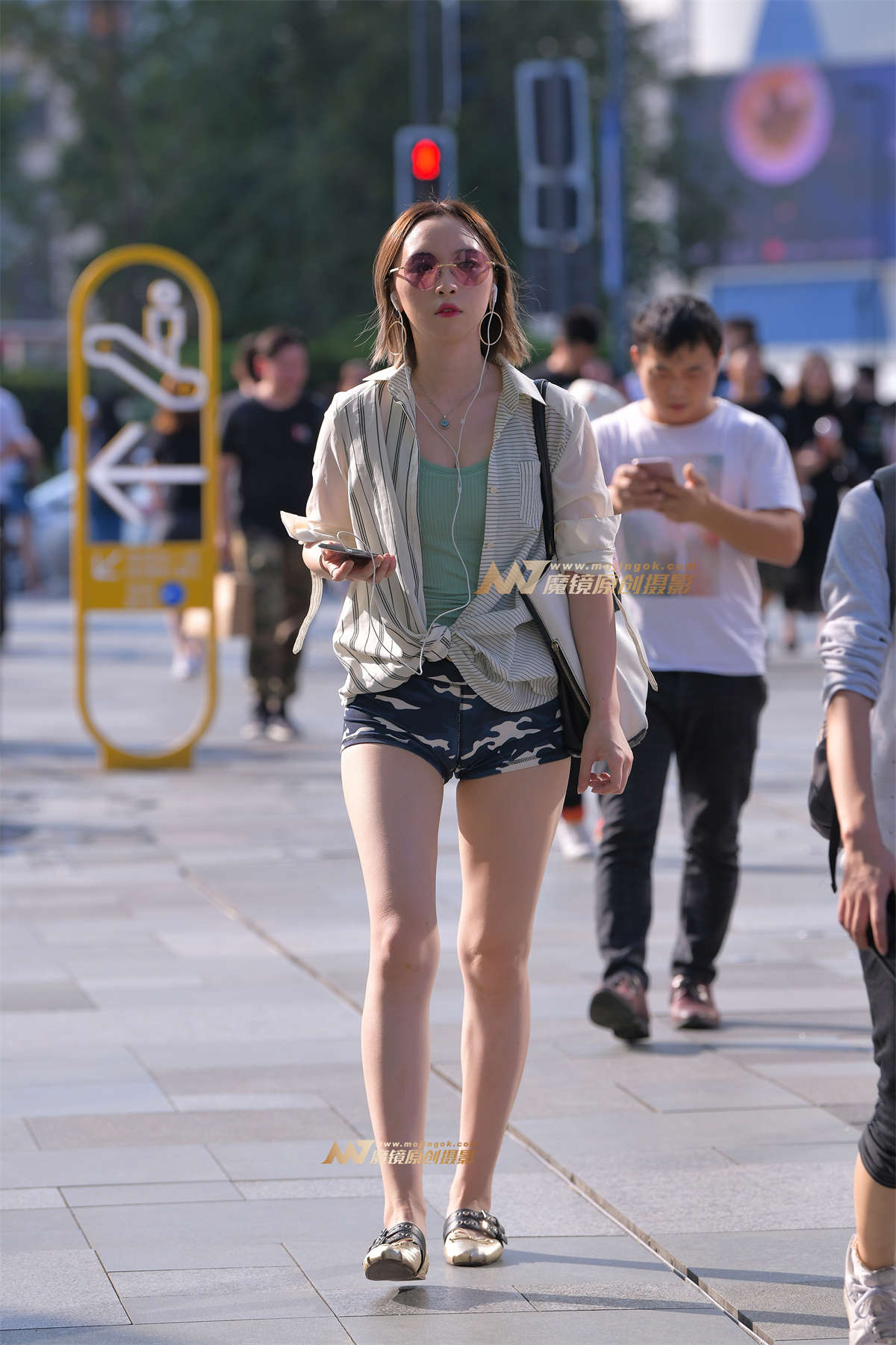 【街拍之魂赛帖】紧致的小热裤-日更街拍