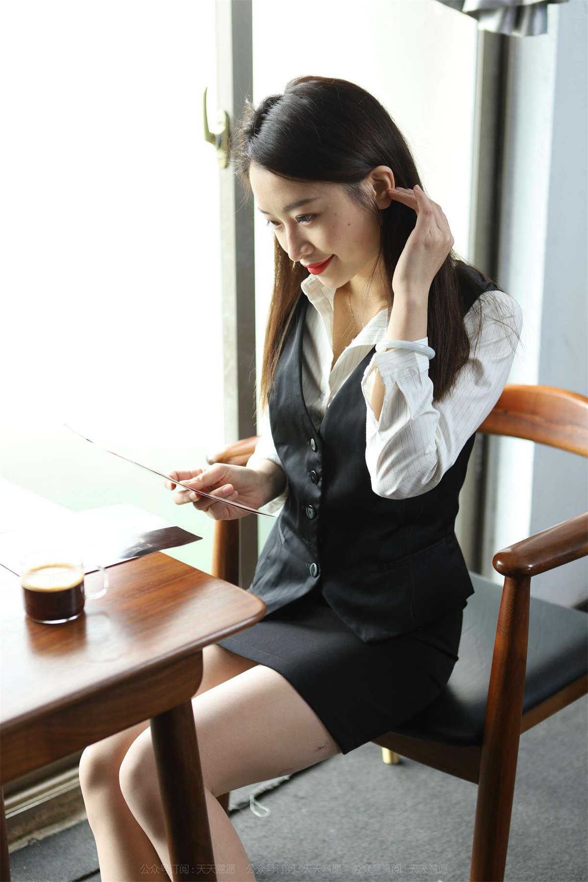 图片[2]-IESS异思趣向 2021.11.12 丝享家972：小婕 周末陪你加班-日更街拍