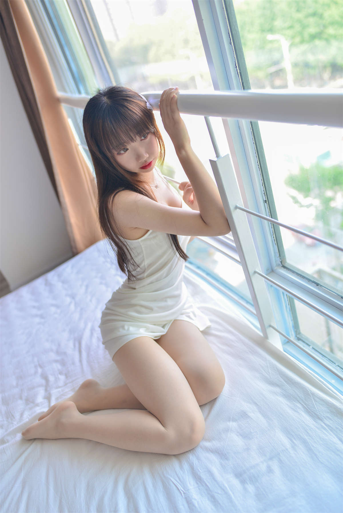 知名Coser-雪琪SAMA No.45 肉丝吊带裙-日更街拍