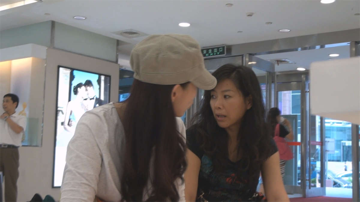 图片[2]-坡跟凉拖和MM的二趾长小脚很相配-日更街拍