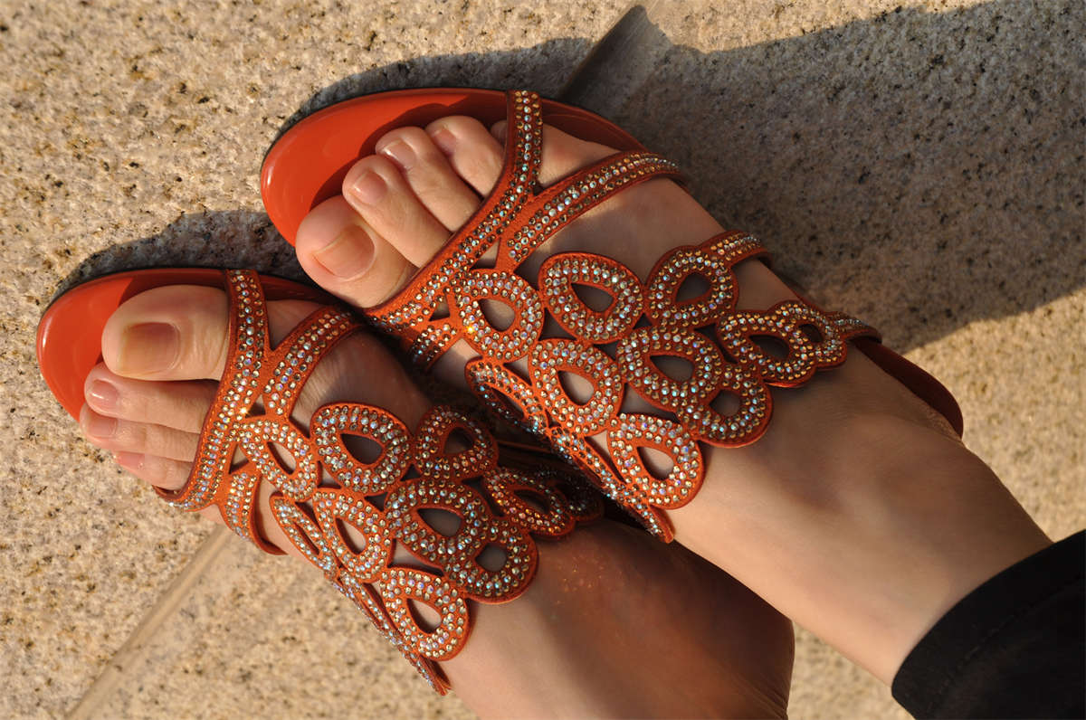 Fannie芬妮美足园NO.561 深秋故事 凉拖裸足（3）-日更街拍