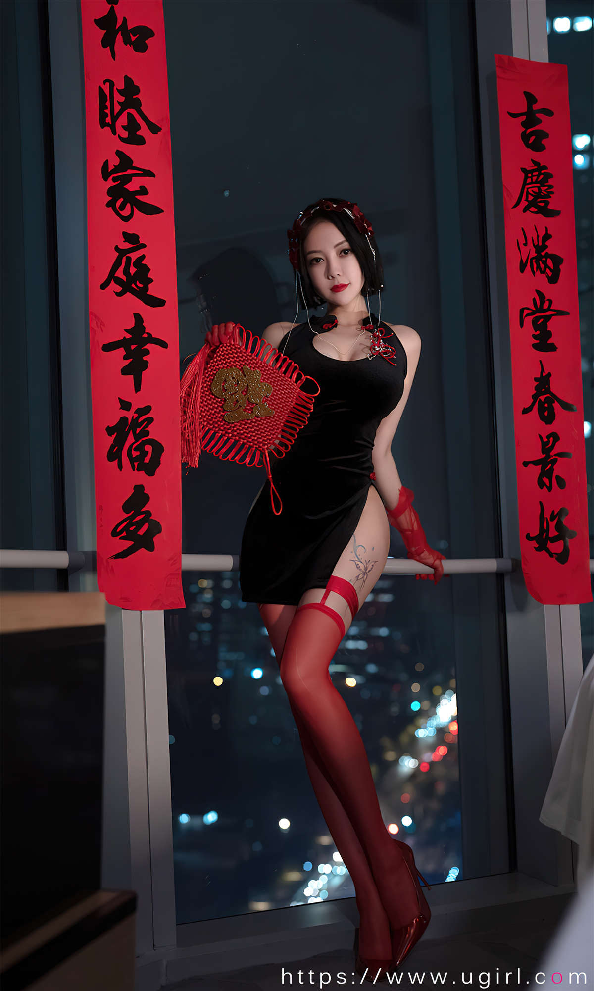 Ugirls爱尤物 No.2500 惹火除夕 果儿Victoria-日更街拍