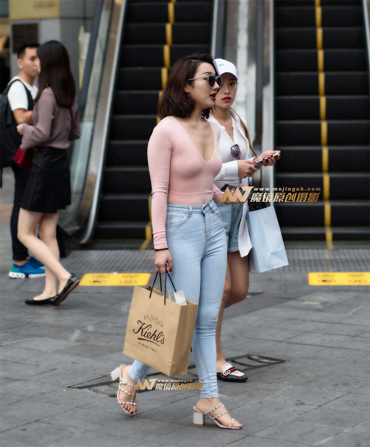 图片[2]-深V诱惑-日更街拍