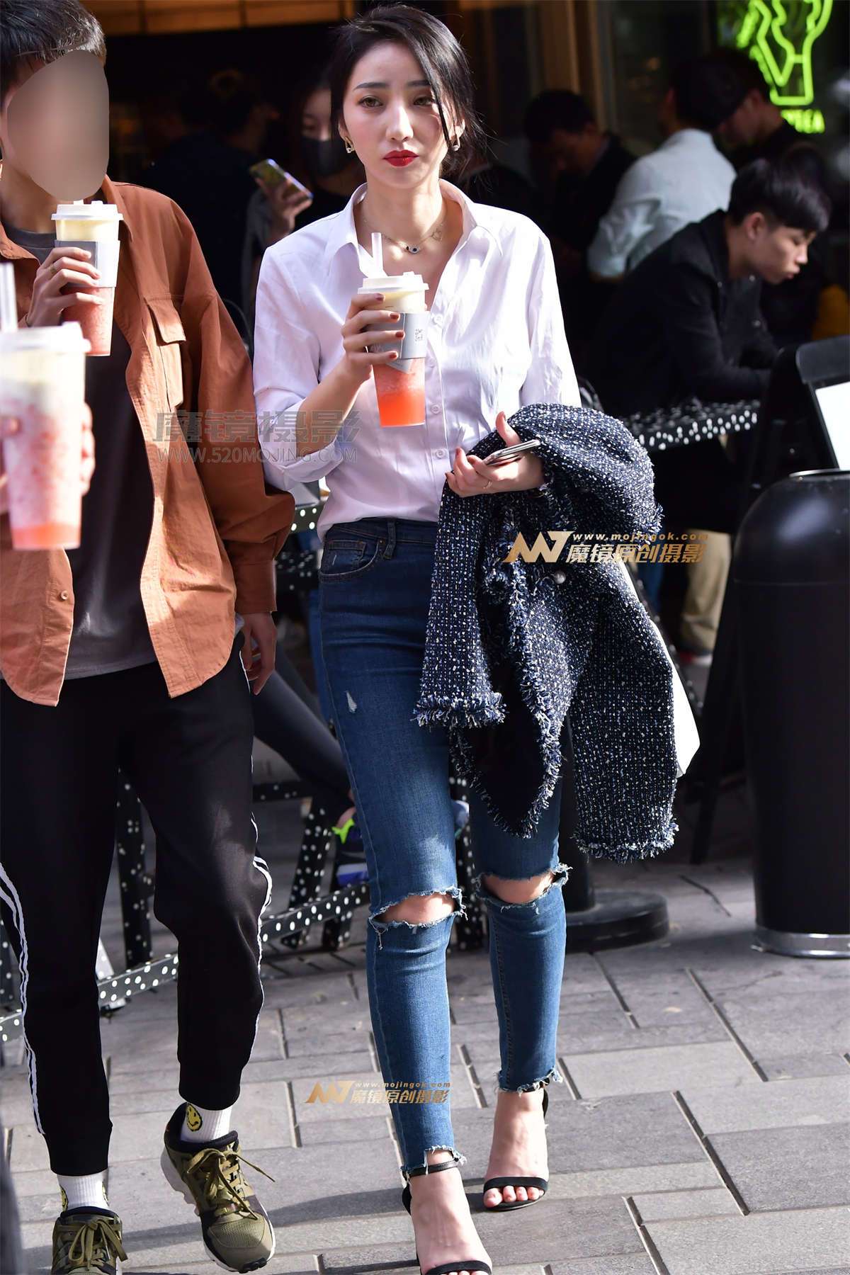 左手倒影赛帖：牛仔美臀性感美女-日更街拍