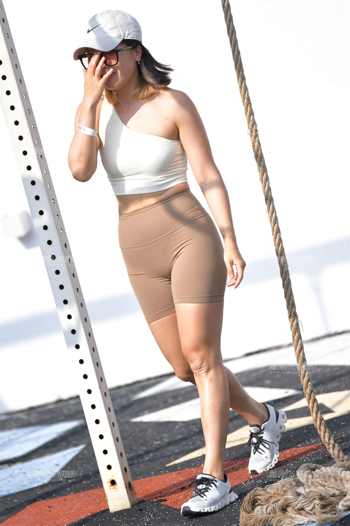 图片[2]-秋日阳光下的五分裤-日更街拍