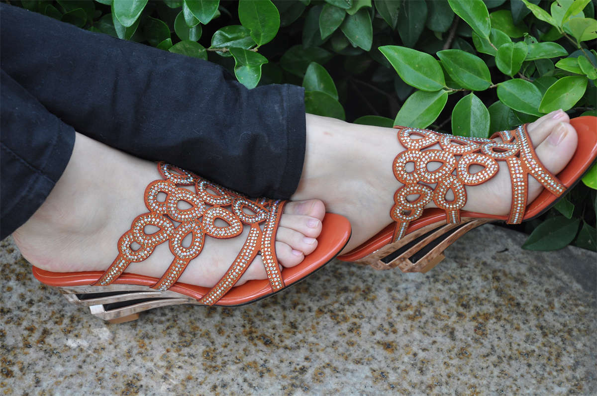 Fannie芬妮美足园NO.562 深秋故事 凉拖裸足（4）-日更街拍