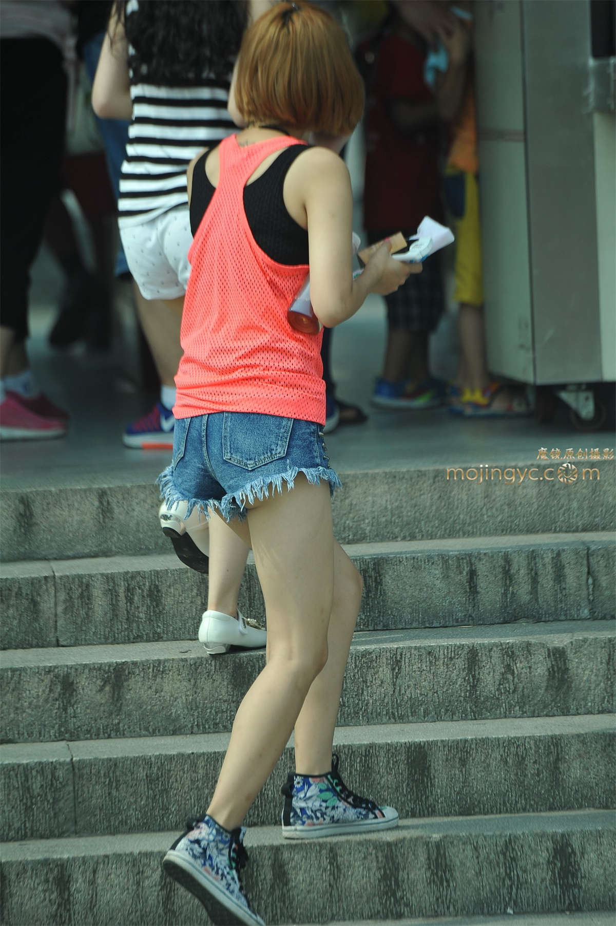 2016-08-02月牙小短裤7张-日更街拍