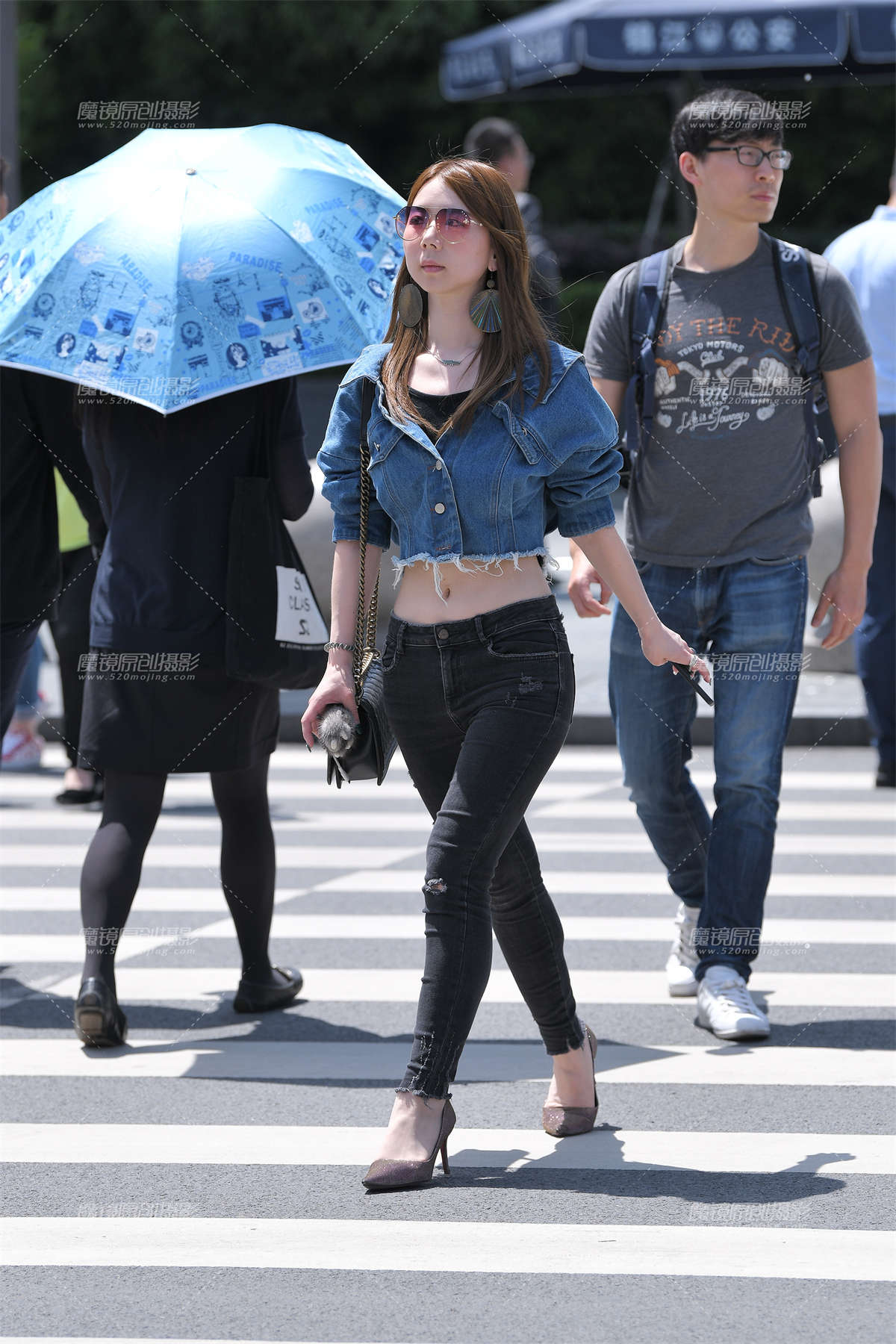 细高跟，黑色紧牛小姐姐-日更街拍