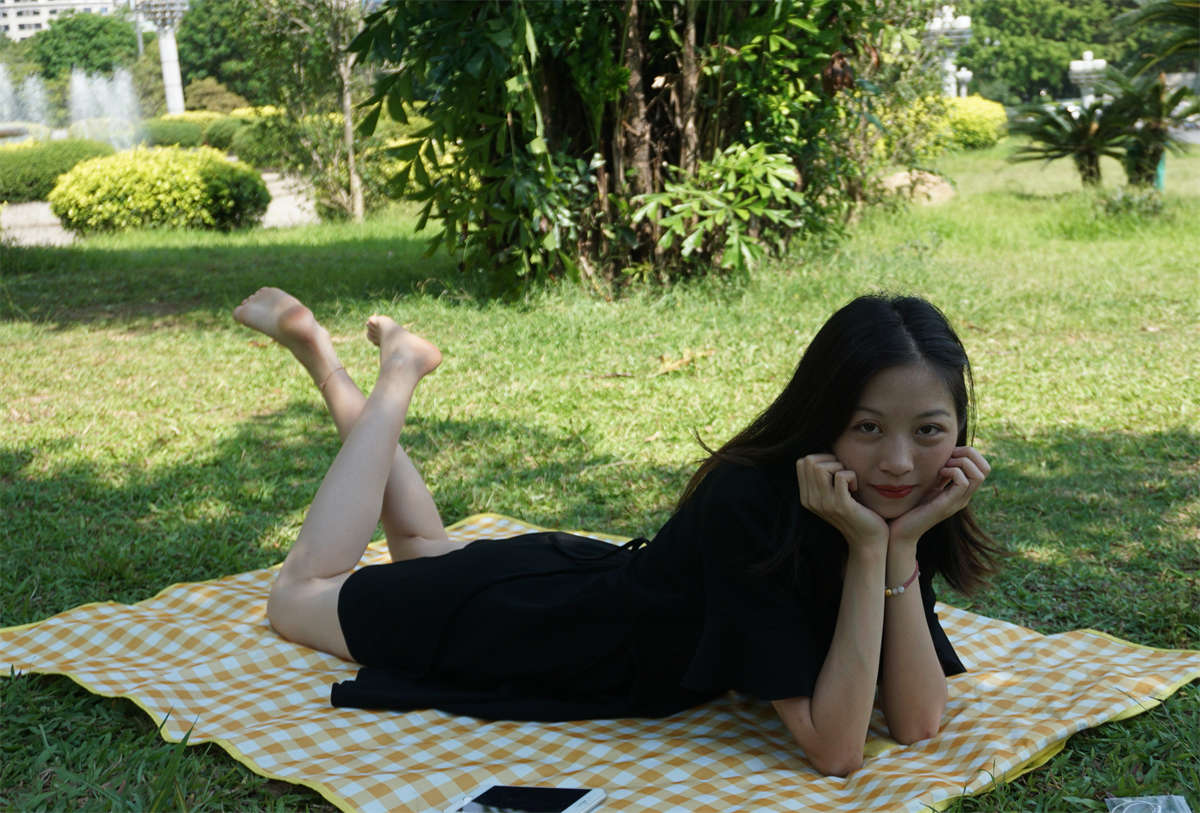 图片[2]-aapary摄影 No.115 杰杰草地全方位秀美脚-日更街拍