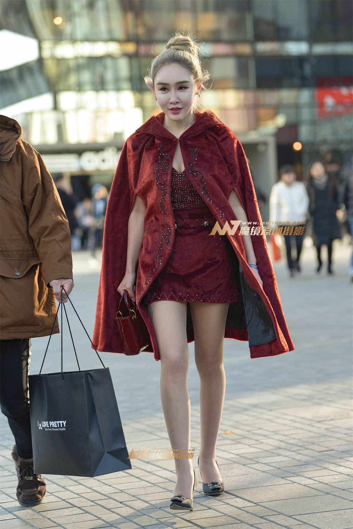 要时尚不要温度的艳妖美女-日更街拍