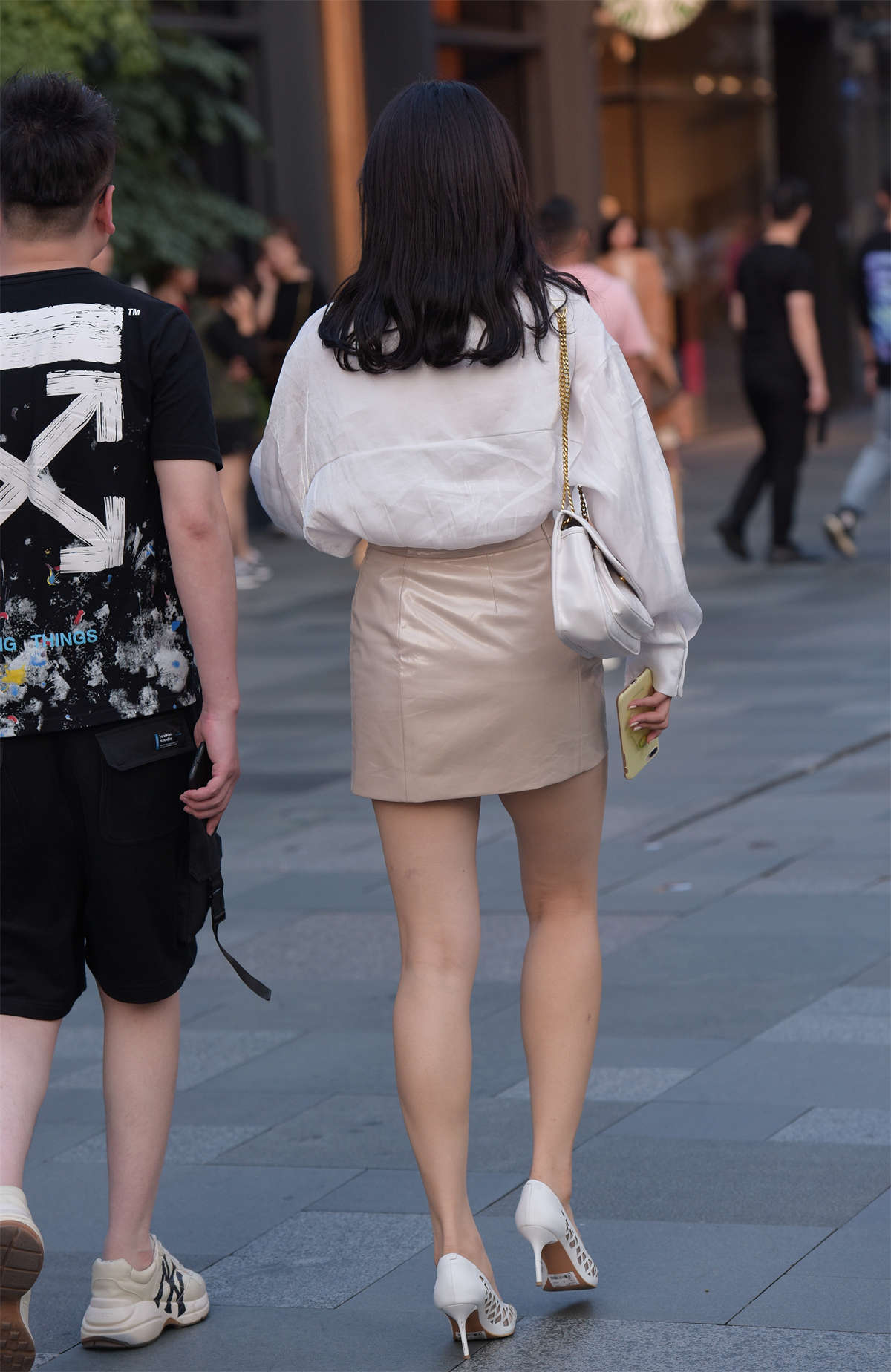 图片[2]-裸色小皮裙-日更街拍