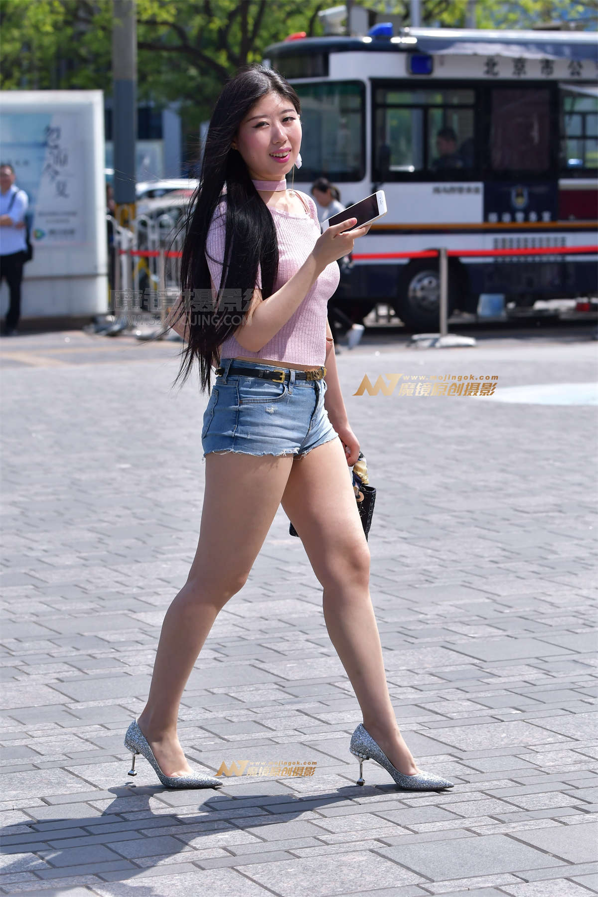 左手倒影赛帖：热裤月牙臀-日更街拍