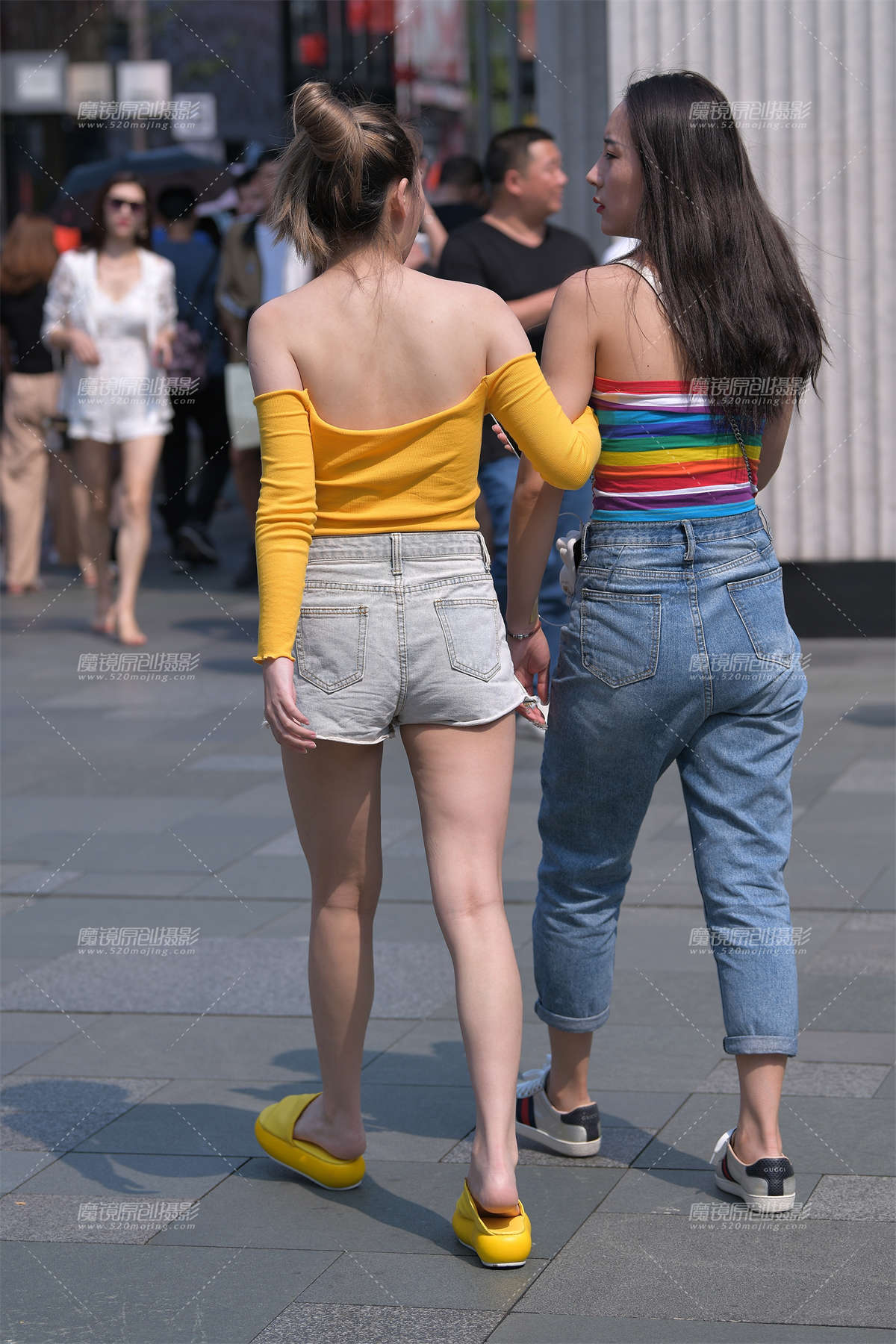 图片[2]-夏天，妹子这样穿，确实够凉快的-日更街拍