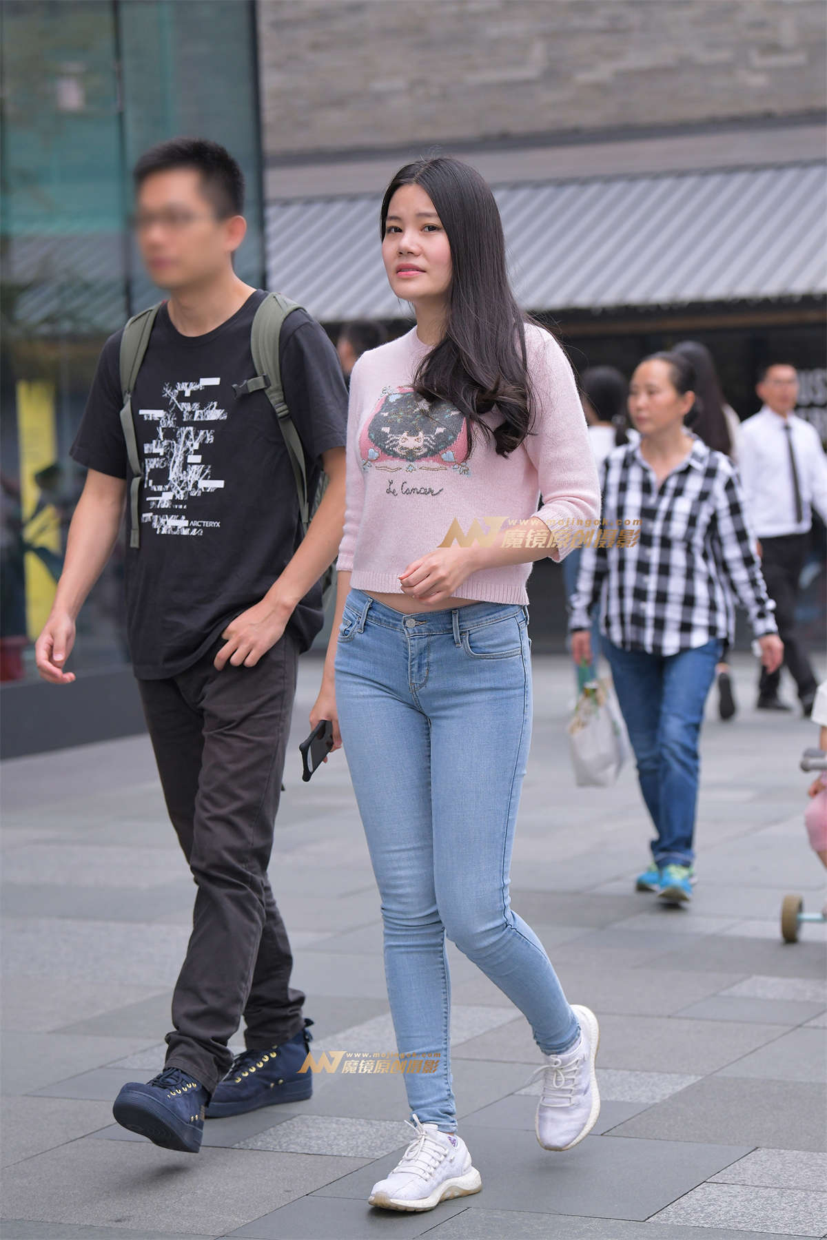 【街拍之魂赛帖】邻家般的紧牛小姐姐-日更街拍