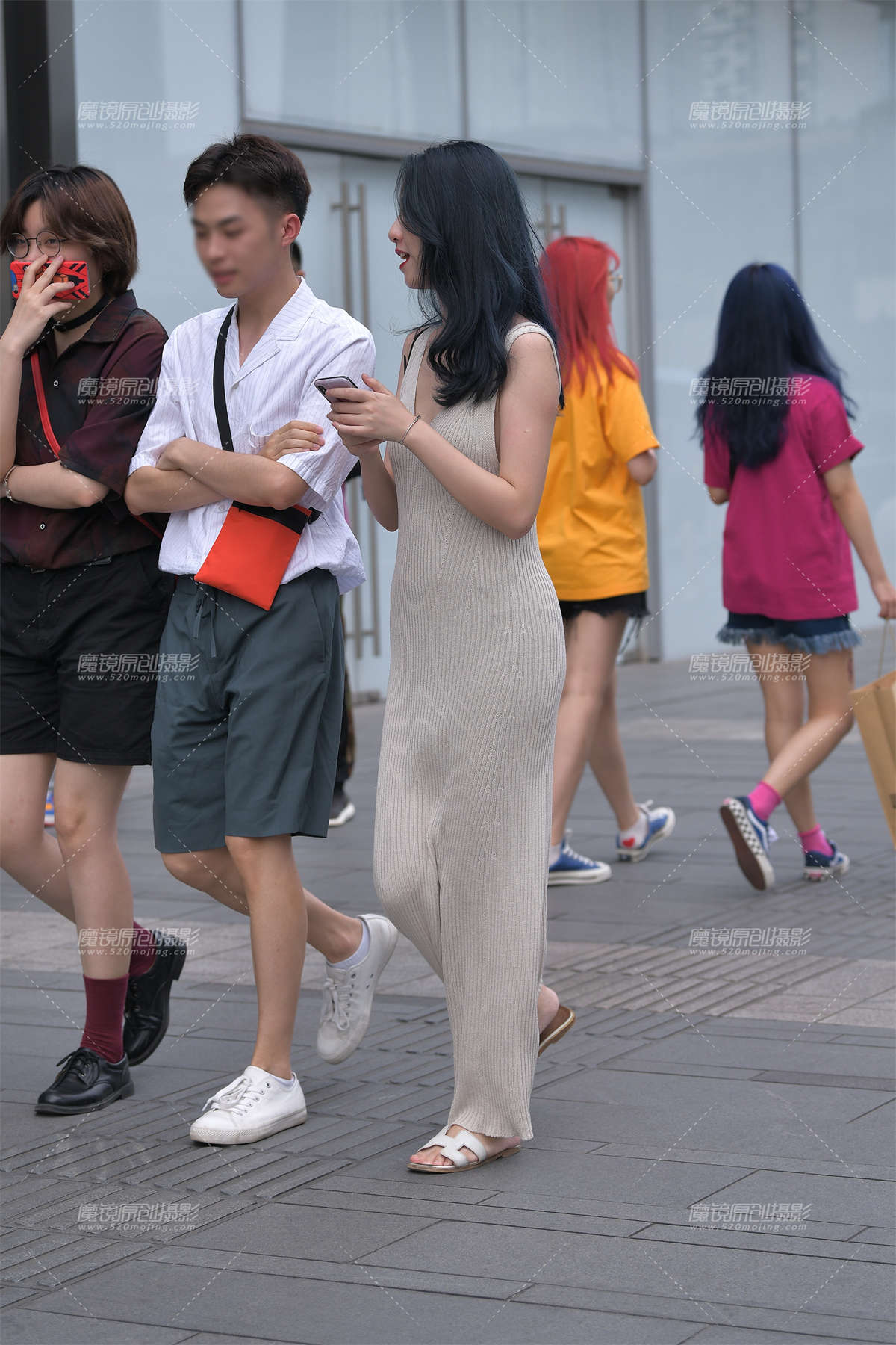 【视觉冲击赛贴】柔软贴身针织长裙美眉-日更街拍