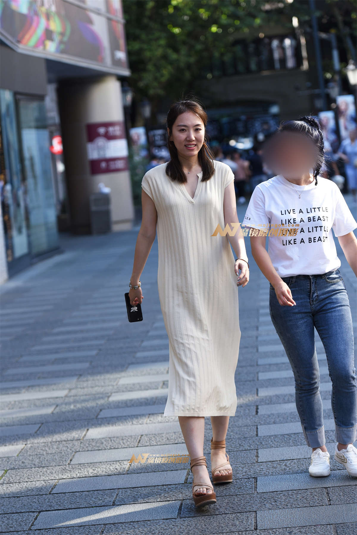 【咔喳赛贴】米色长裙-日更街拍