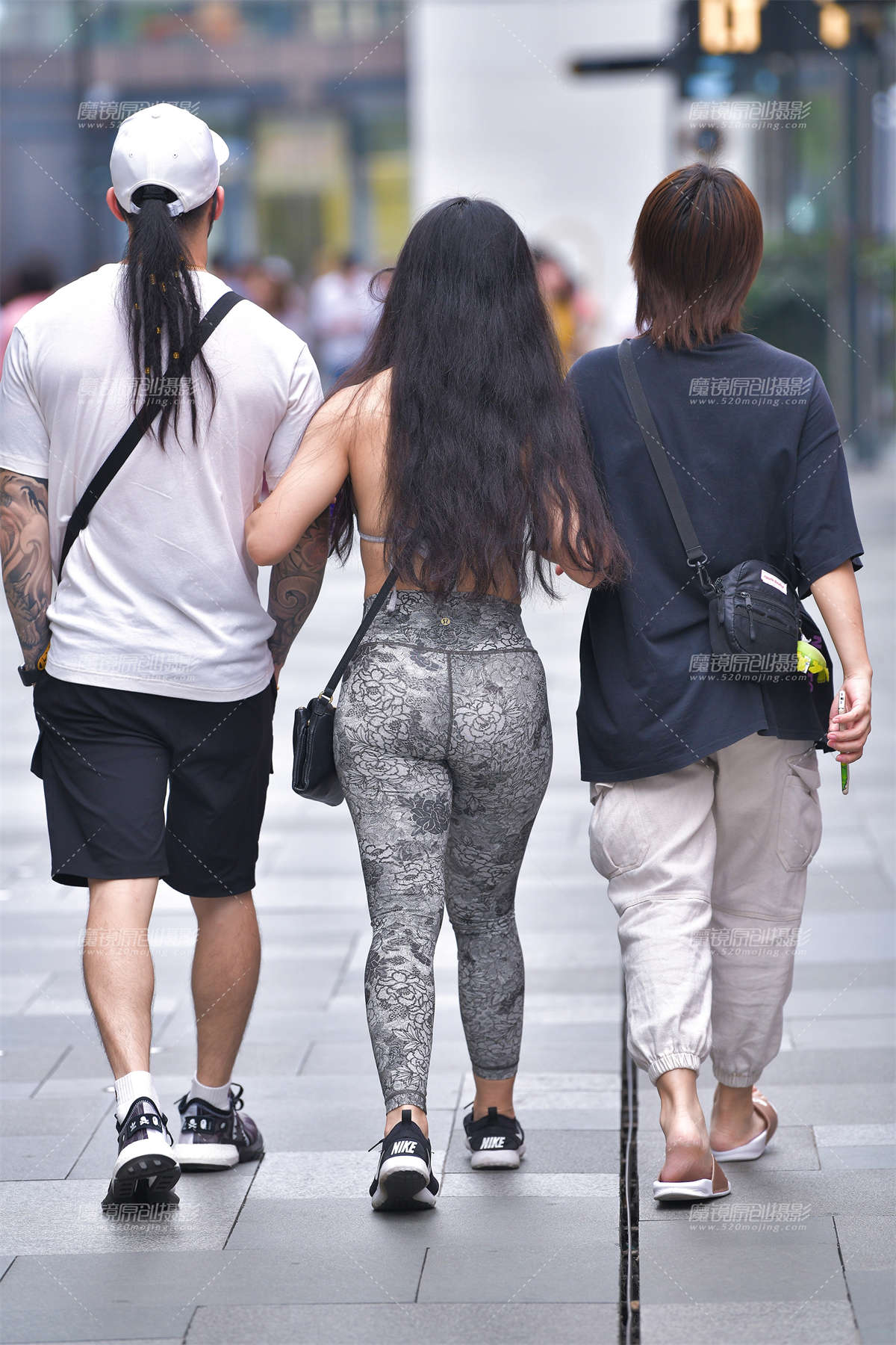 图片[2]-【视觉冲击赛贴】三人行， 必有一翘臀-日更街拍