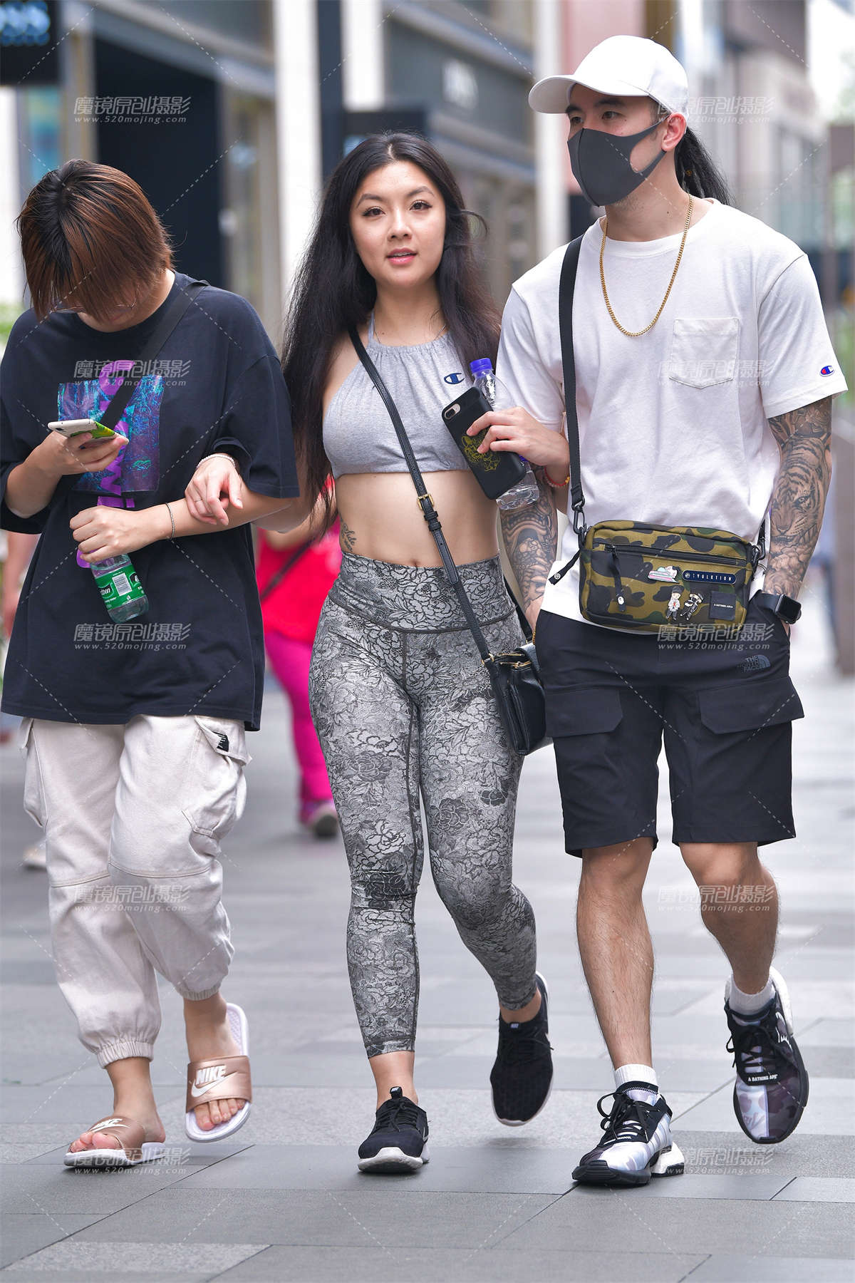 【视觉冲击赛贴】三人行， 必有一翘臀-日更街拍