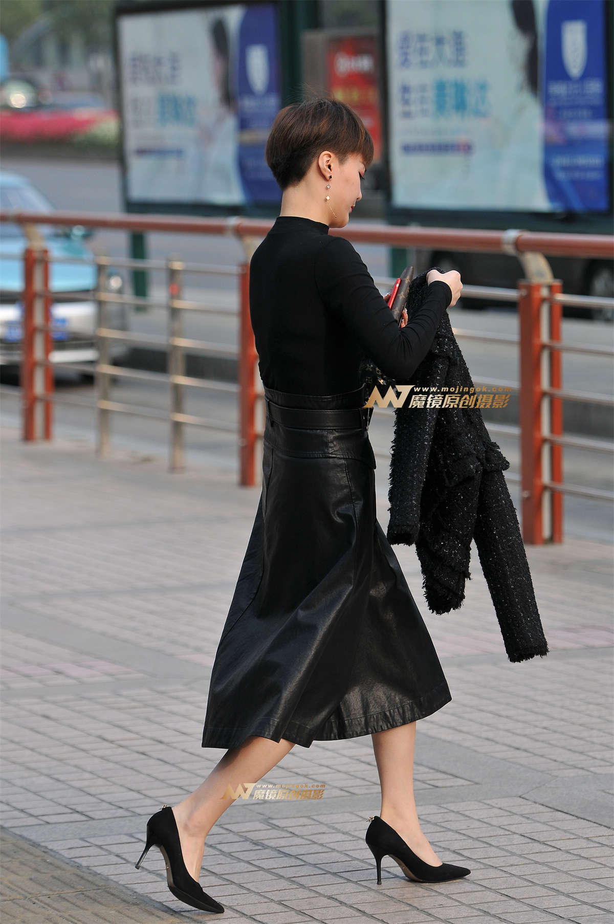 图片[2]-丰胸皮裙 高跟美女-日更街拍