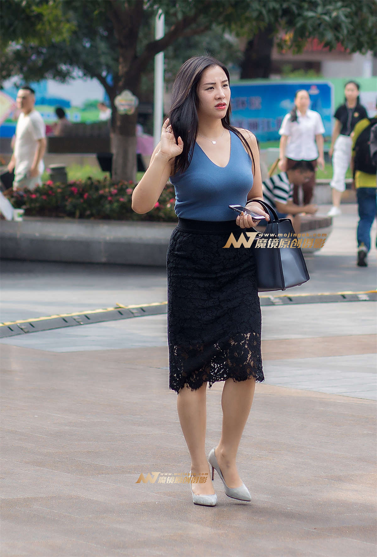 图片[2]-前凸后翘性感迷人-日更街拍