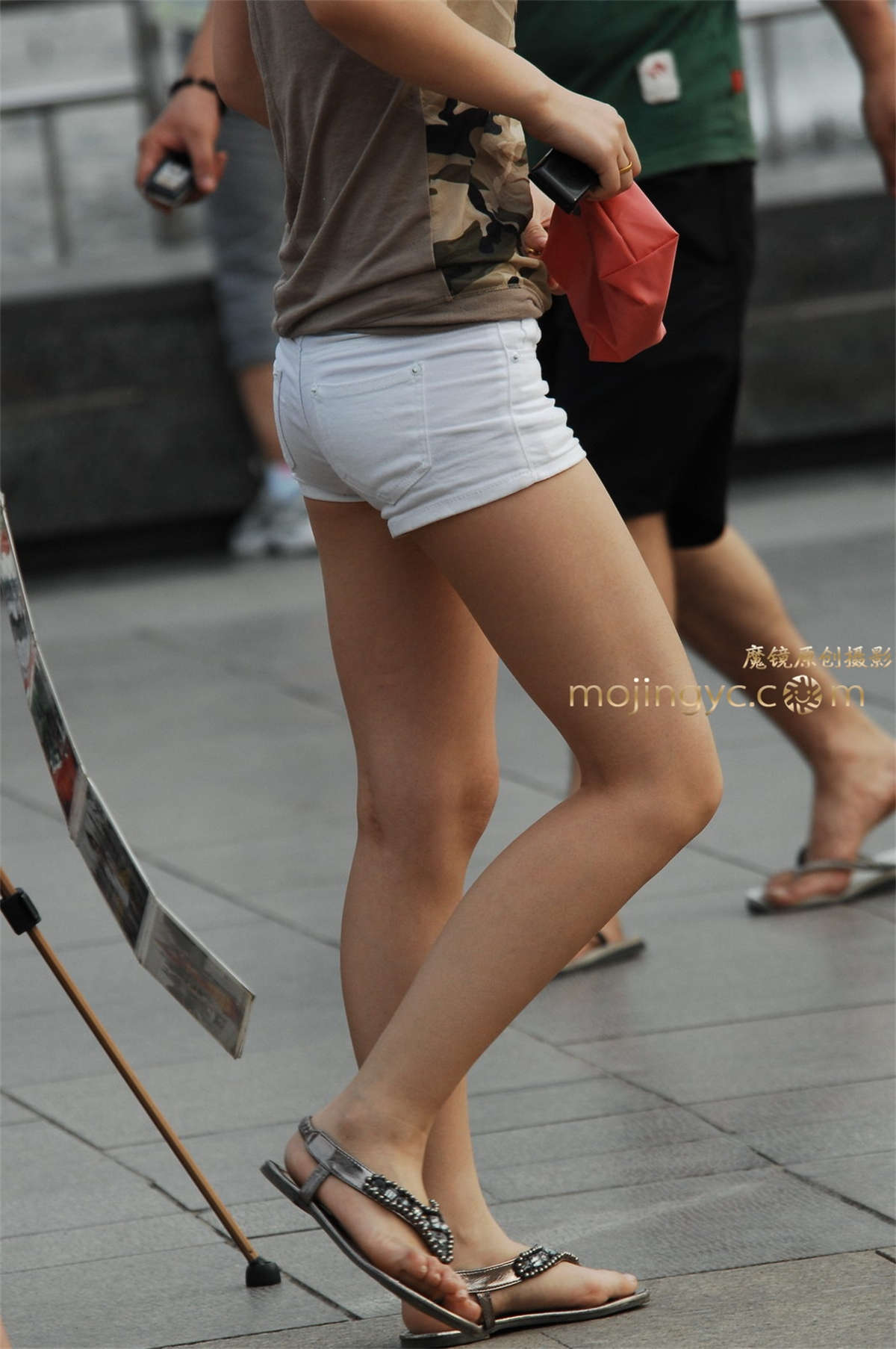 图片[2]-2016-08-12超紧小白裤少妇38张-日更街拍