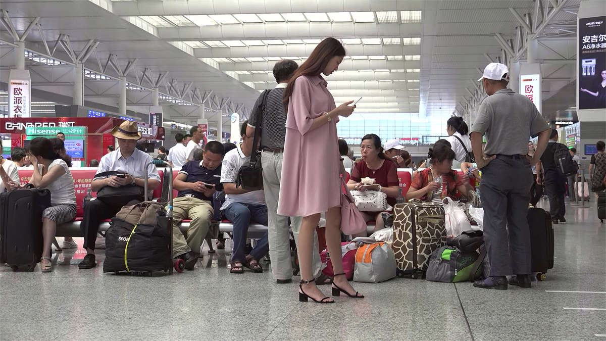 图片[2]-又高又瘦的女神款姑娘，脚长啥样你一定感兴趣-日更街拍