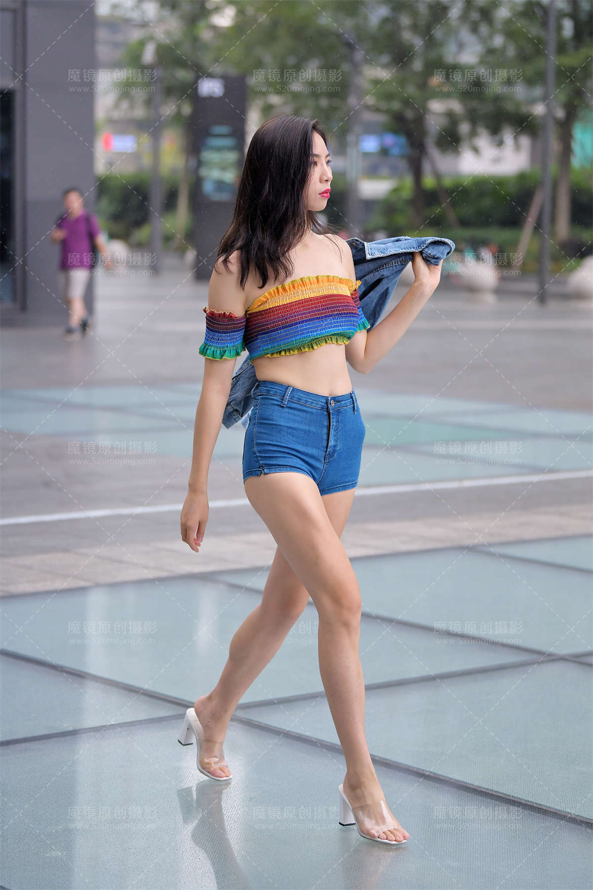 【街拍之魂模拍作品】雨中热裤-日更街拍