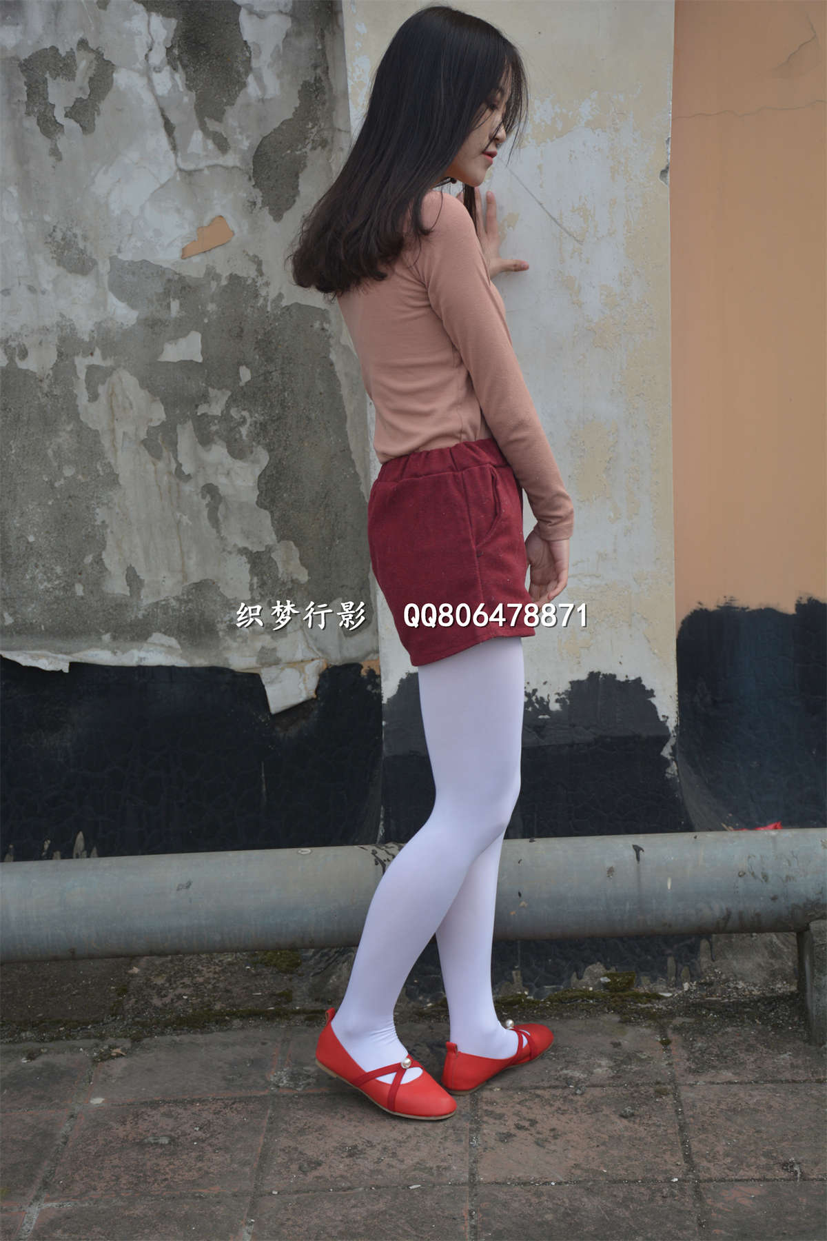 图片[2]-织梦行影摄影作品 第034期 天台白裤袜小红鞋-日更街拍