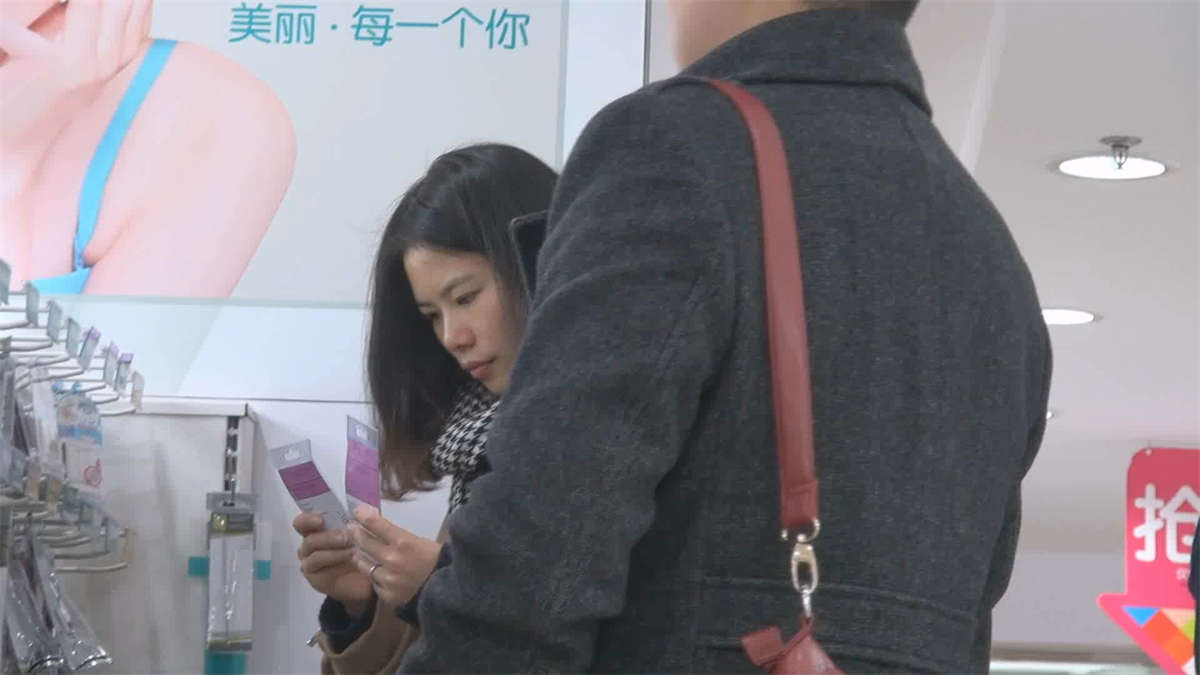 图片[2]-试穿好看的银色高跟鞋-日更街拍