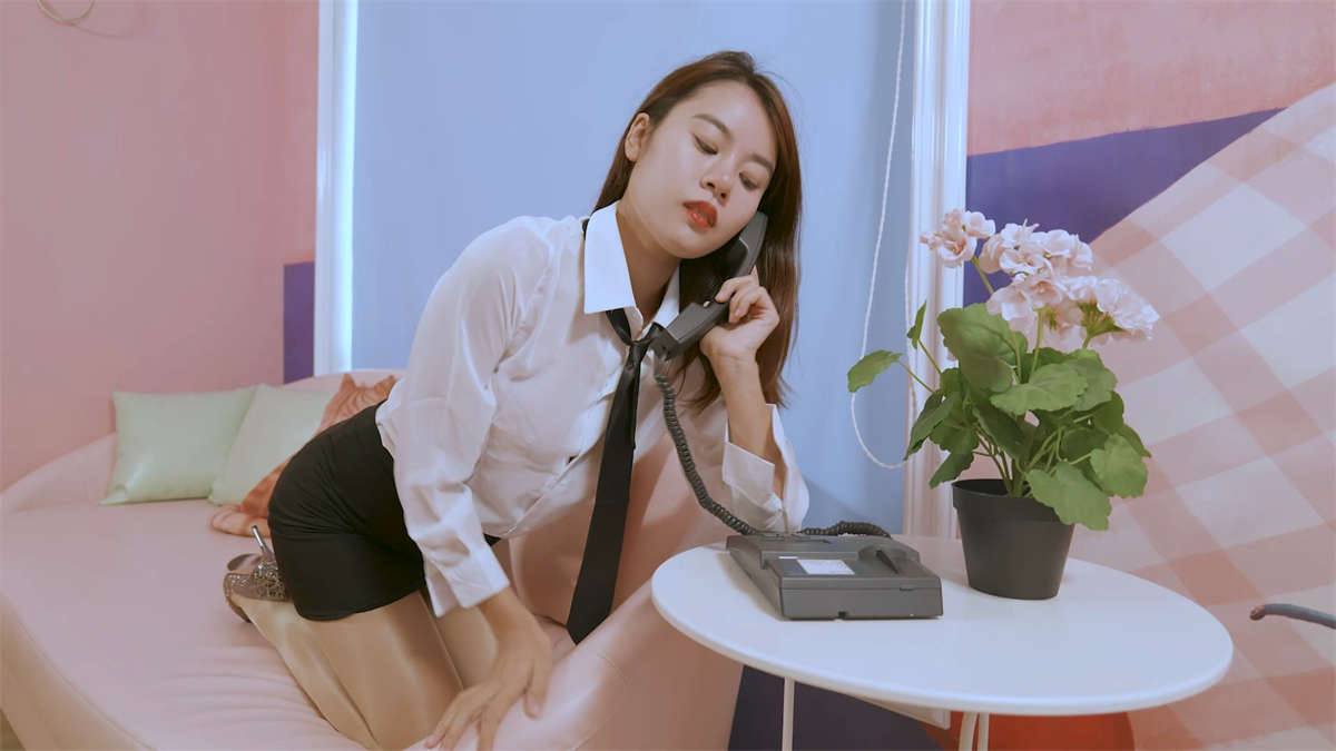 Ligui丽柜视频 2020.12.10 做办公室文员的一天 琪琪-日更街拍