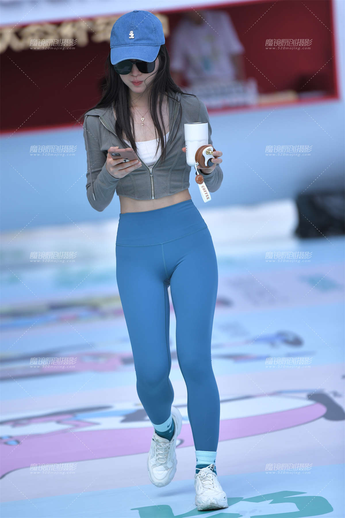 喜欢醇香咖啡的小姐姐-日更街拍