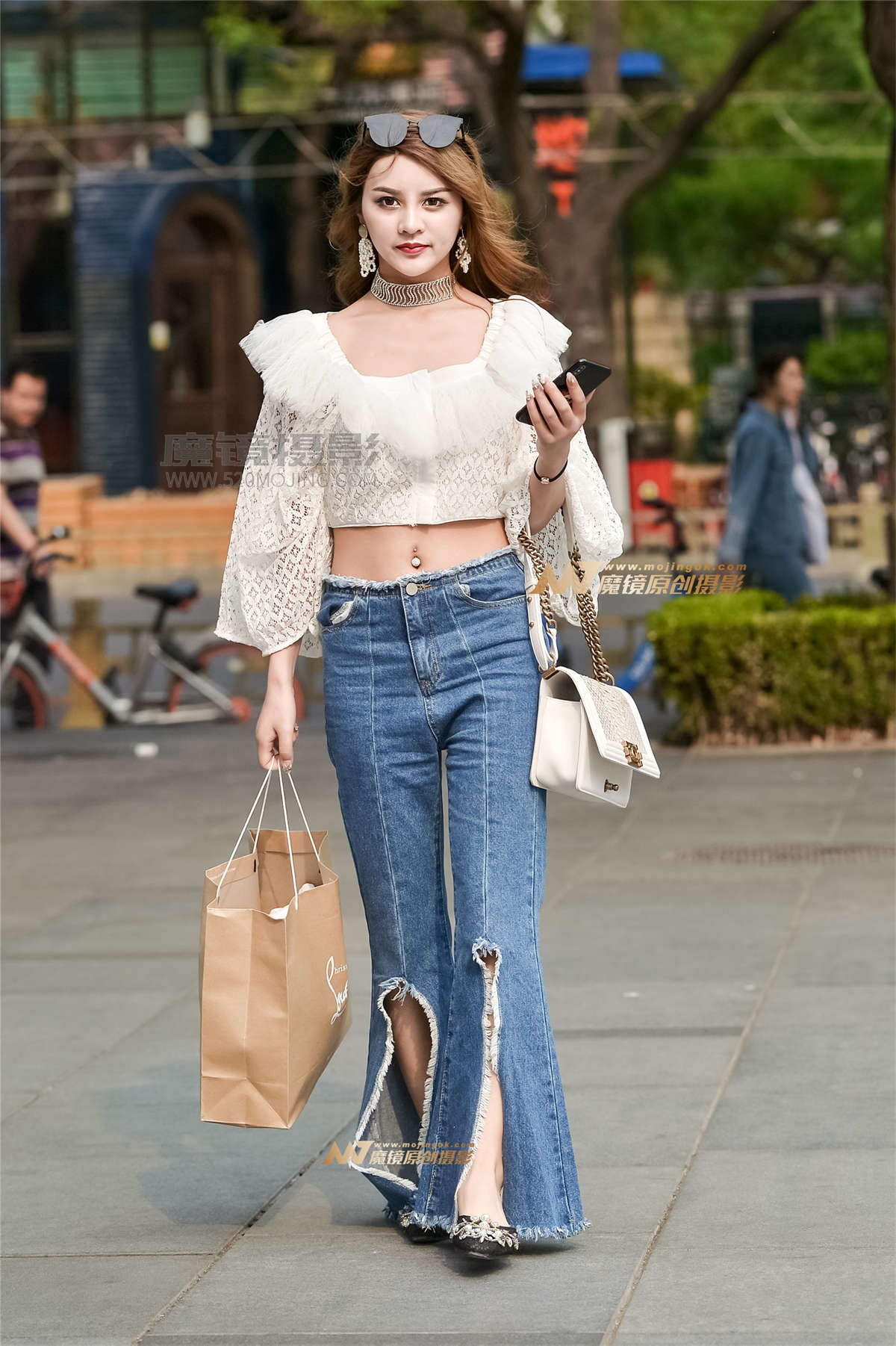 左手倒影赛帖：性感大美女太迷人-日更街拍