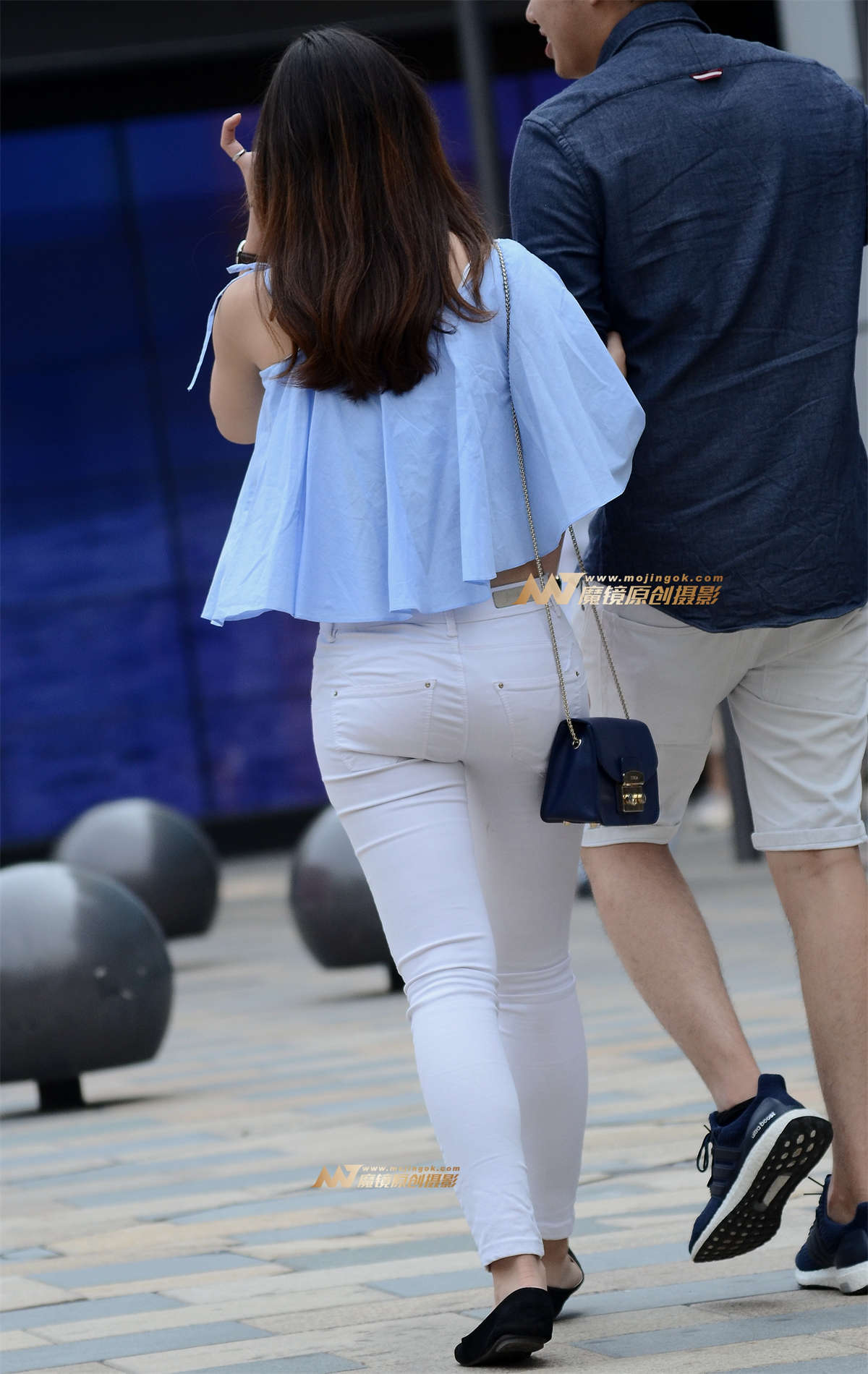 图片[2]-浅蓝吊带，白色紧身裤-日更街拍