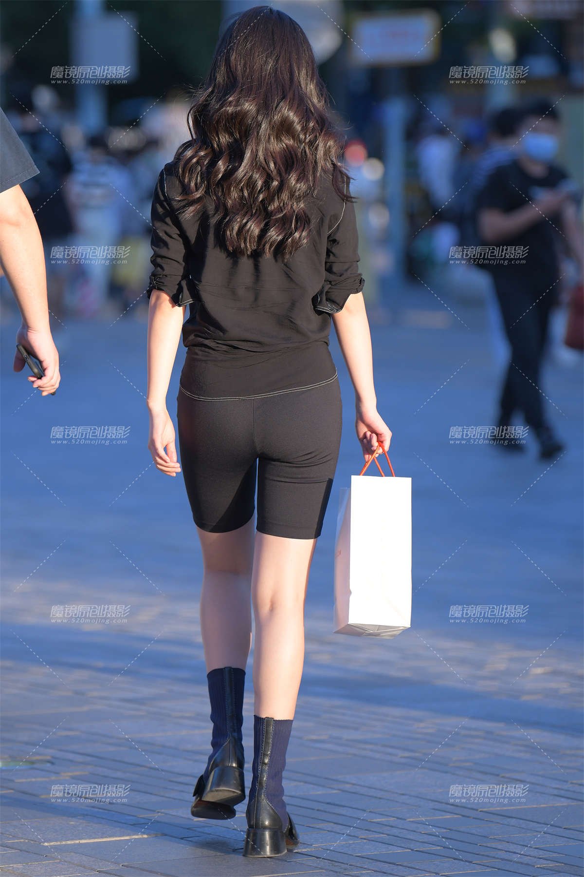 图片[2]-【红石赛贴】气质短裤美女-日更街拍