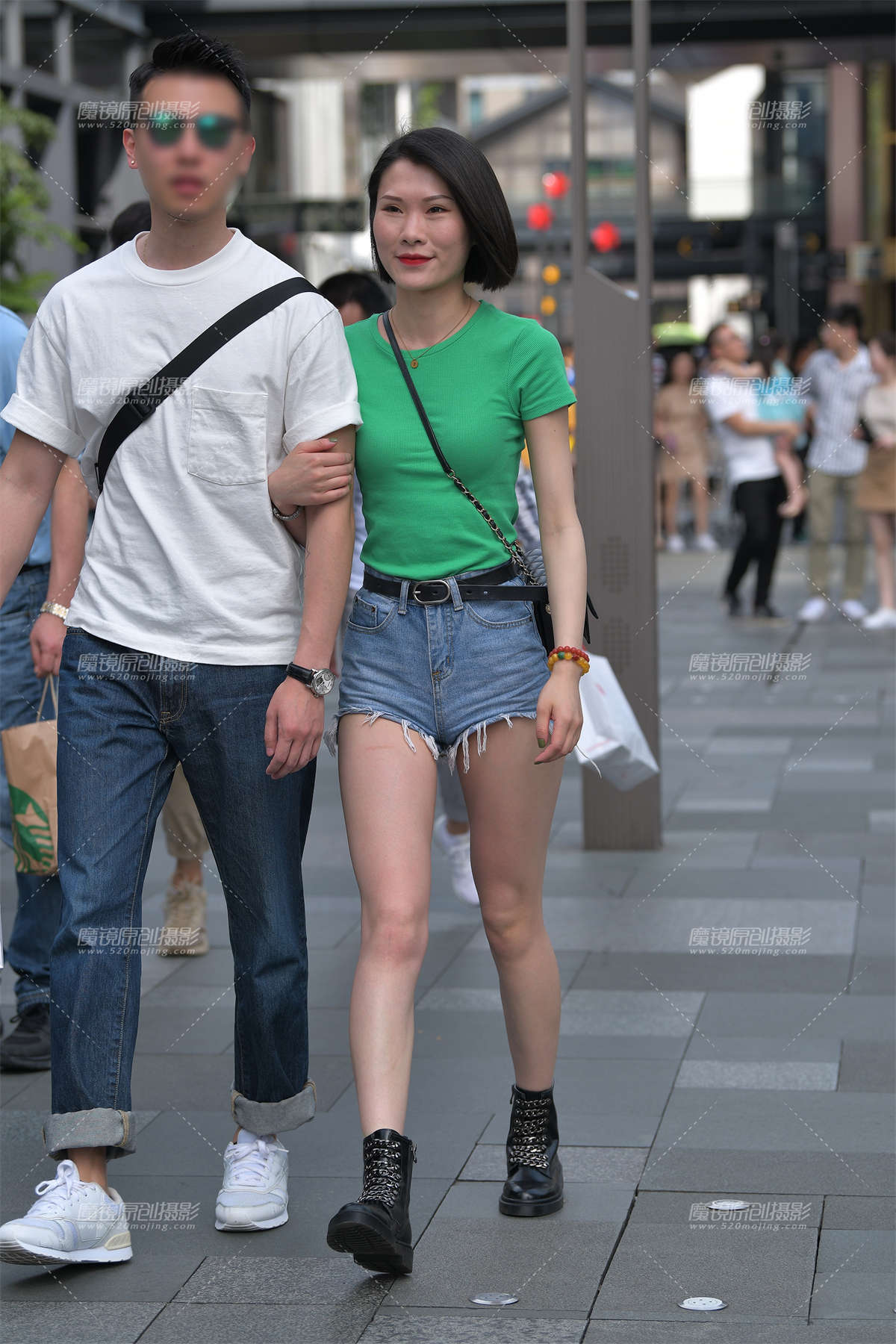 【视觉冲击赛贴】我也想找个爱穿热裤的女友-日更街拍